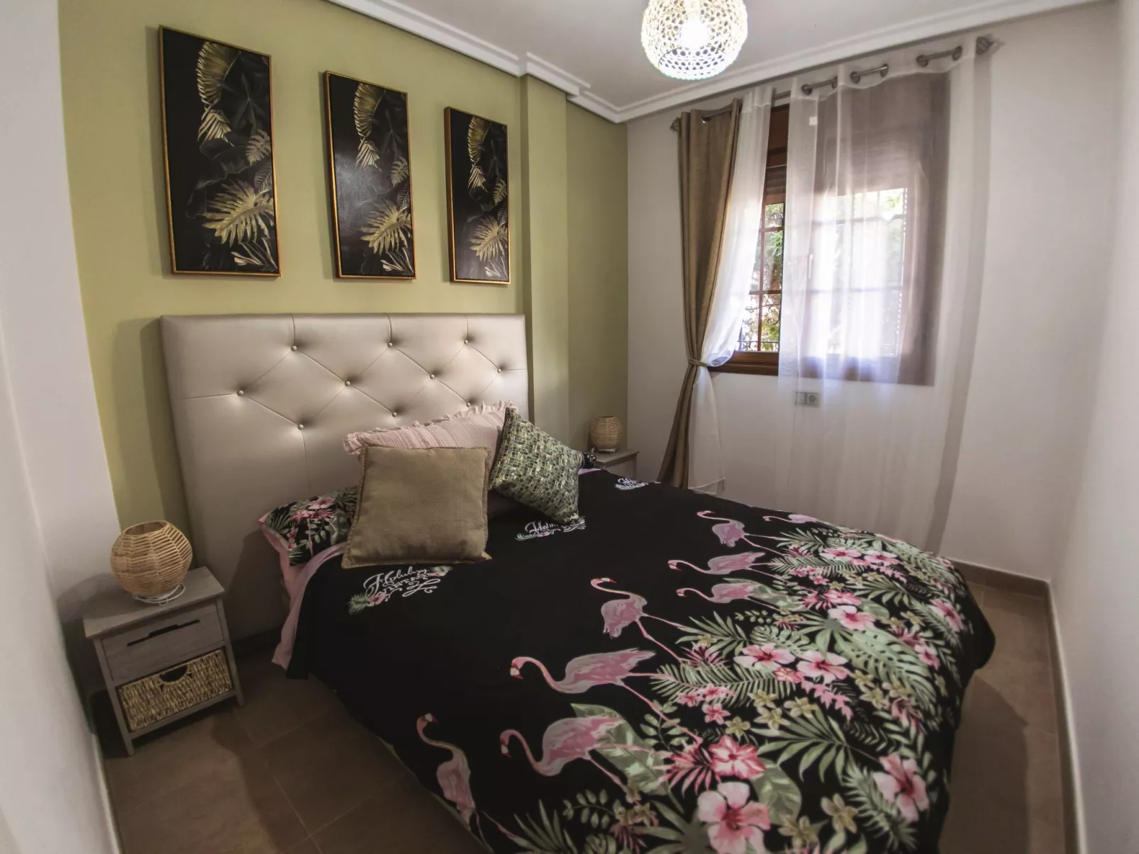 La Invincible Terreros in der 1. Reihe des Strandes-Binnen