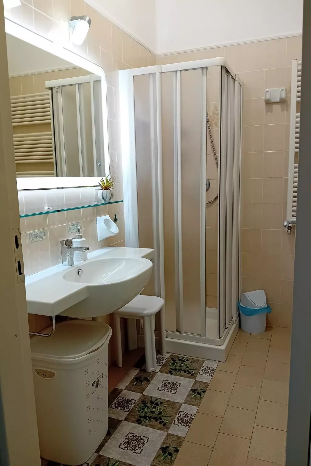 Wohnung mit Privatparkplatz-Binnen