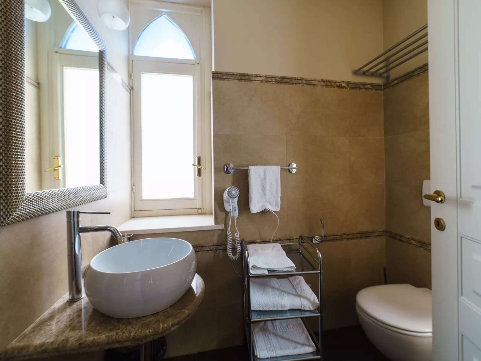 Geräumiges Ferienhaus mit Pool-Image-tags.info