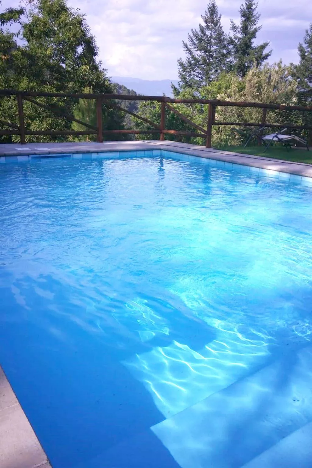 Haus inmitten der Natur mit Schwimmbad-Buiten