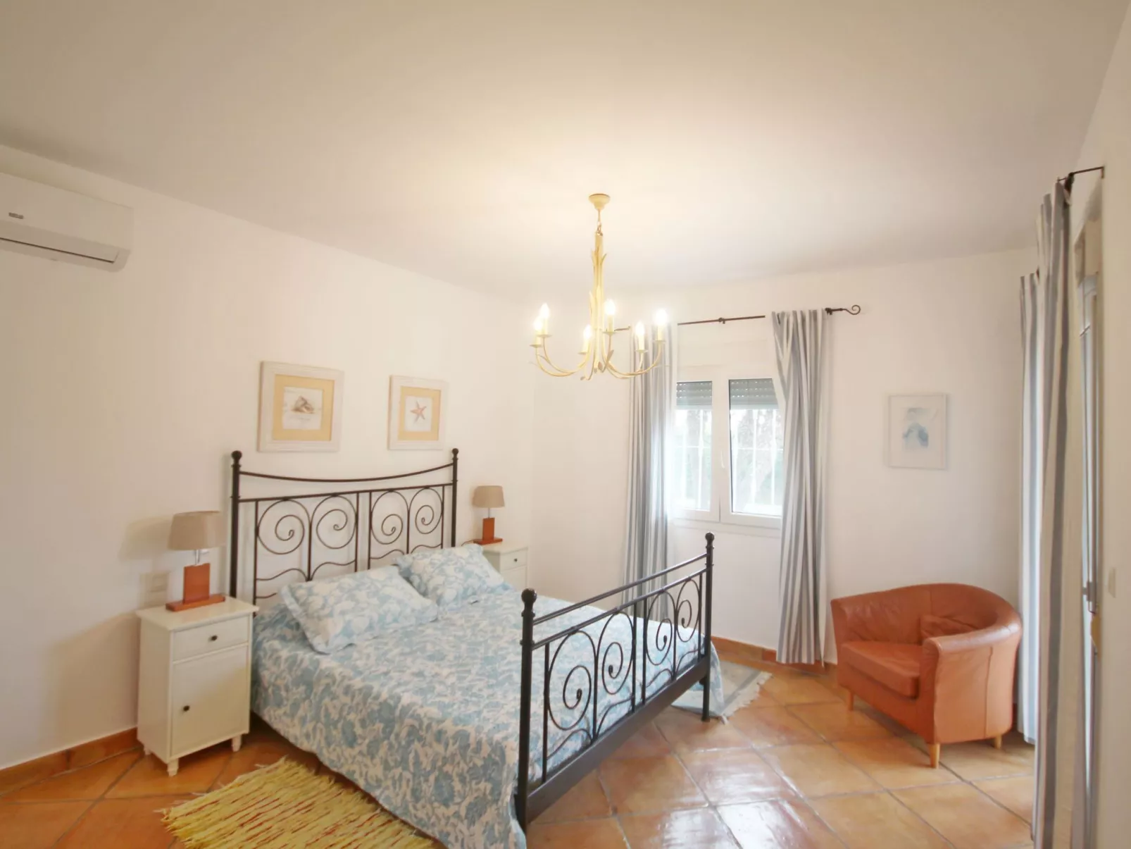 Villa Hermosa-Binnen