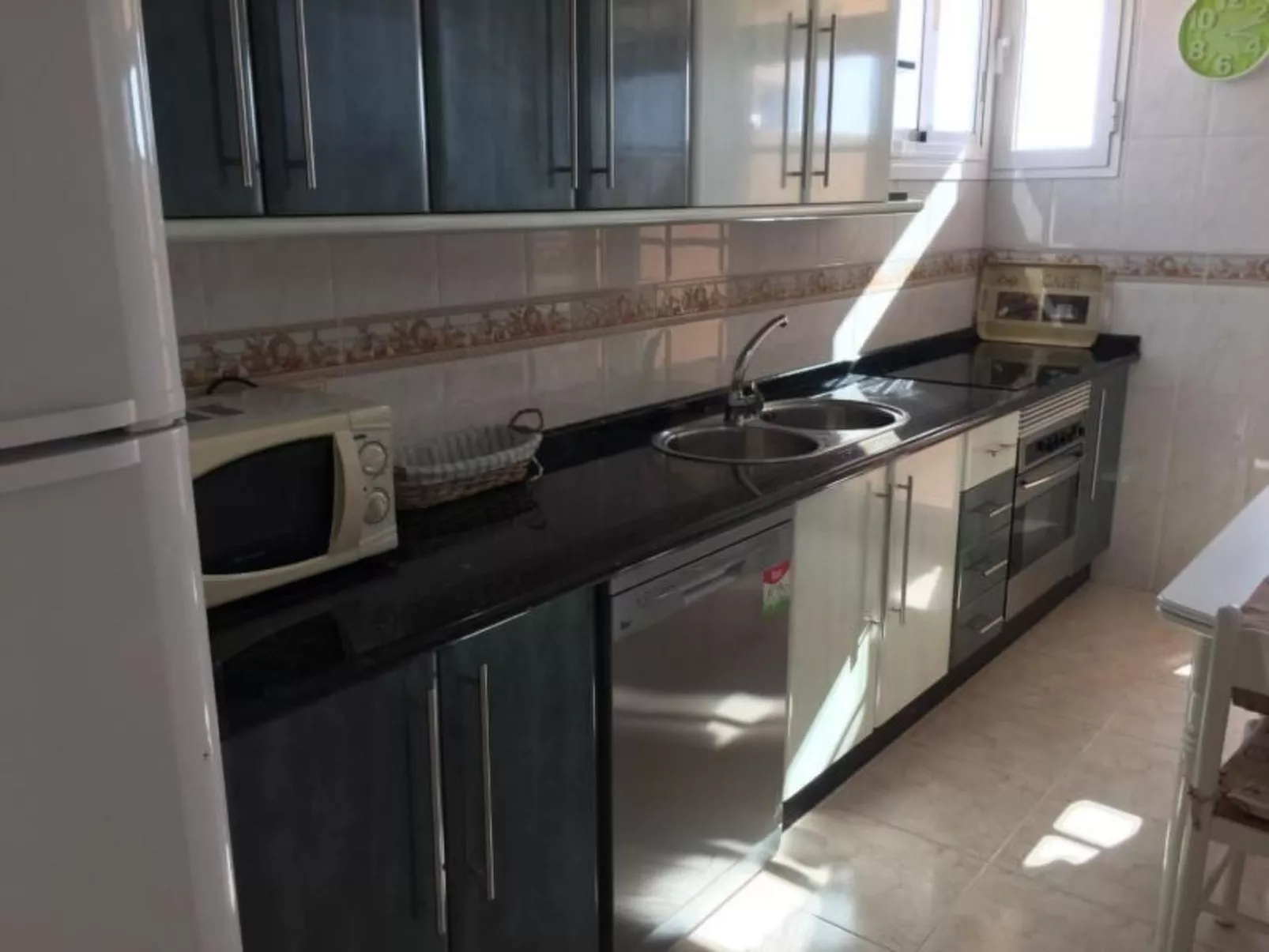 Schöne Wohnung mit Sonnenterrasse und Meerblick-Binnen