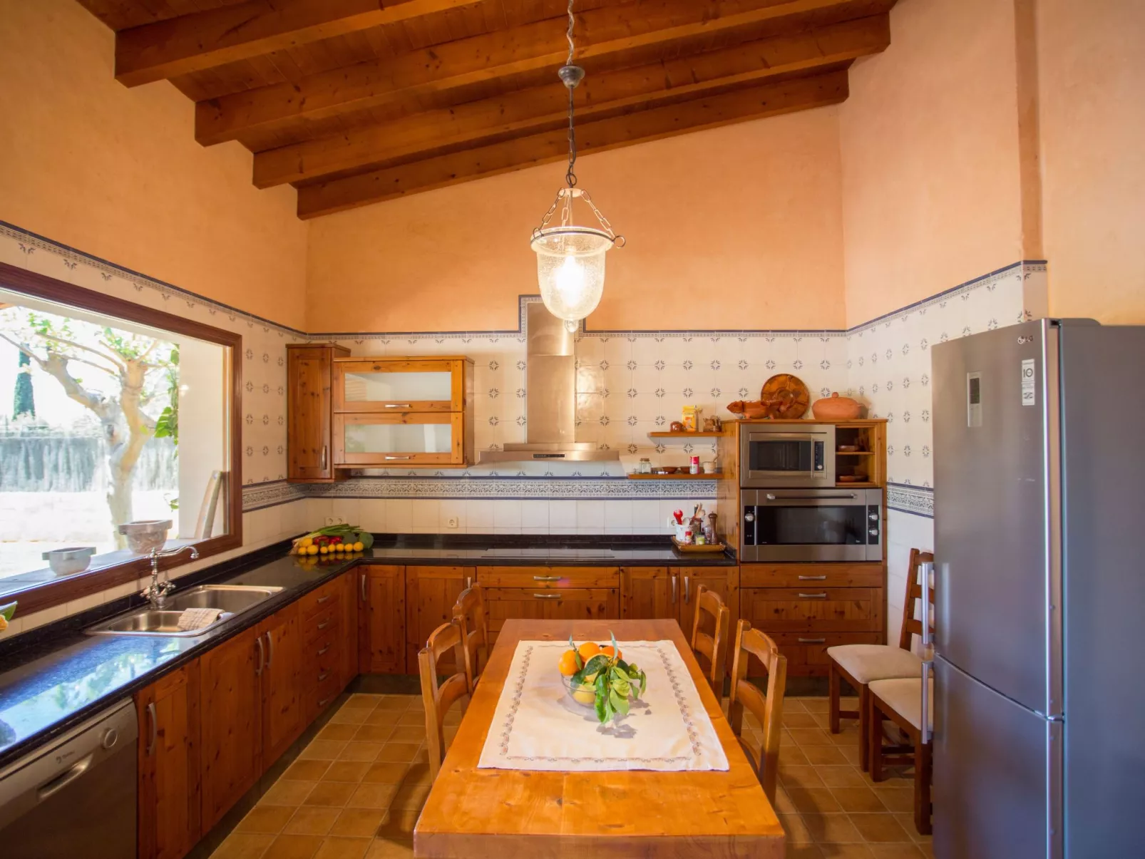 Finca mit Tennisplatz und Schwimmbad-Binnen