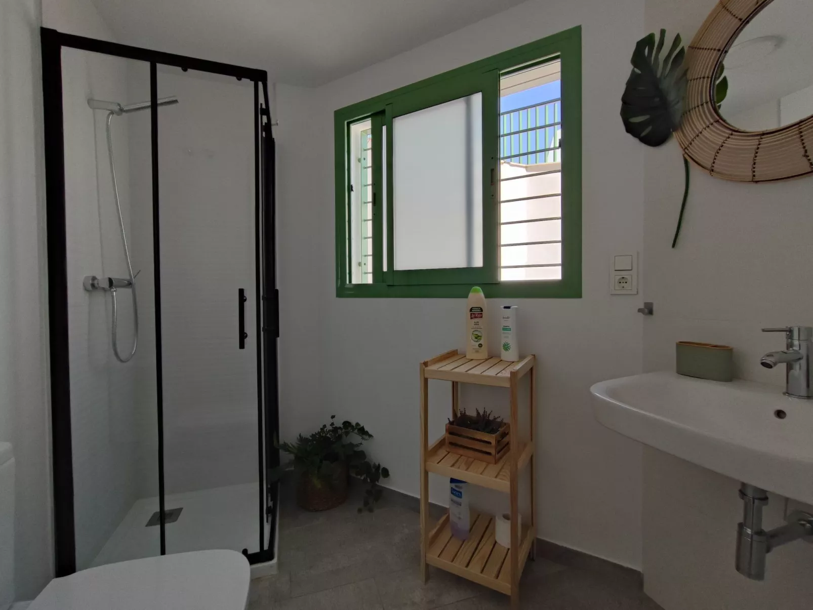 "La Invincible Moja" (Die unbesiegbare Moja)-Buiten