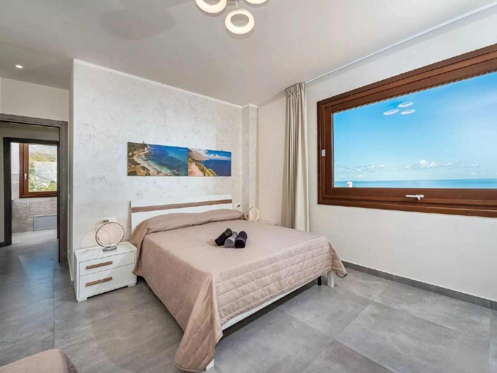 Villa "Rocchi Livreri" mit Blick auf das Wasser-Image-tags.info