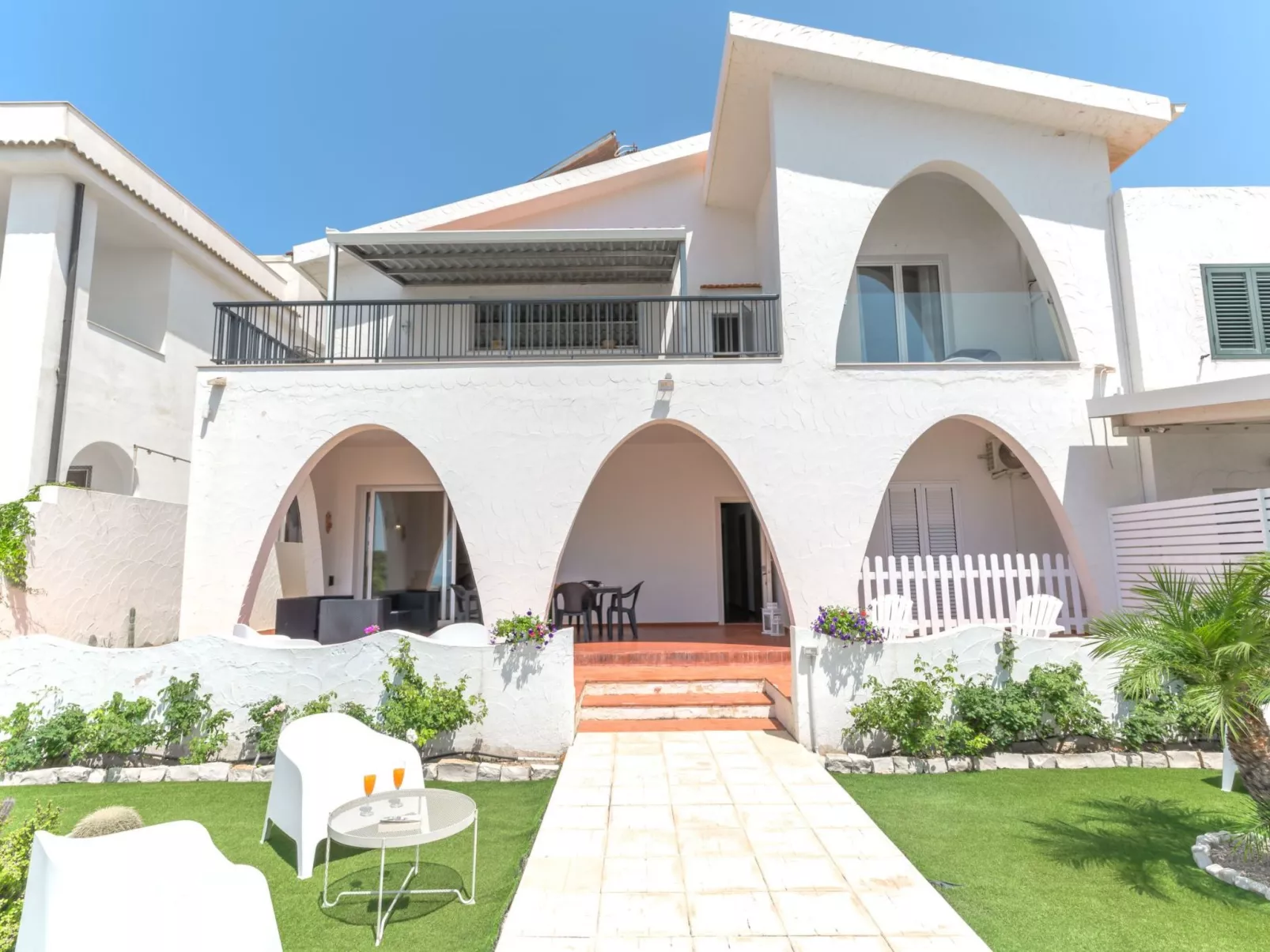 Villa am Sandstrand von Punta Secca-Image-tags.info