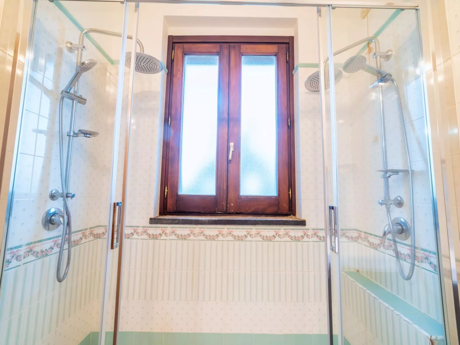 Für 10 Personen in Fiuefreddo di Sicilia, Sizilien (Ostküste von Sizilien)-Binnen