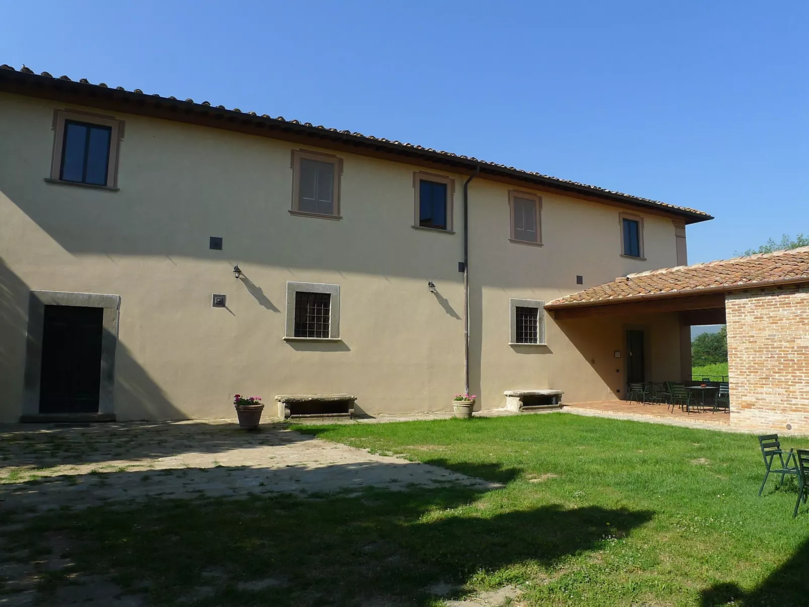 Geräumige Wohnung mit 3 Schlafzimmern und 3 Bädern-Buiten