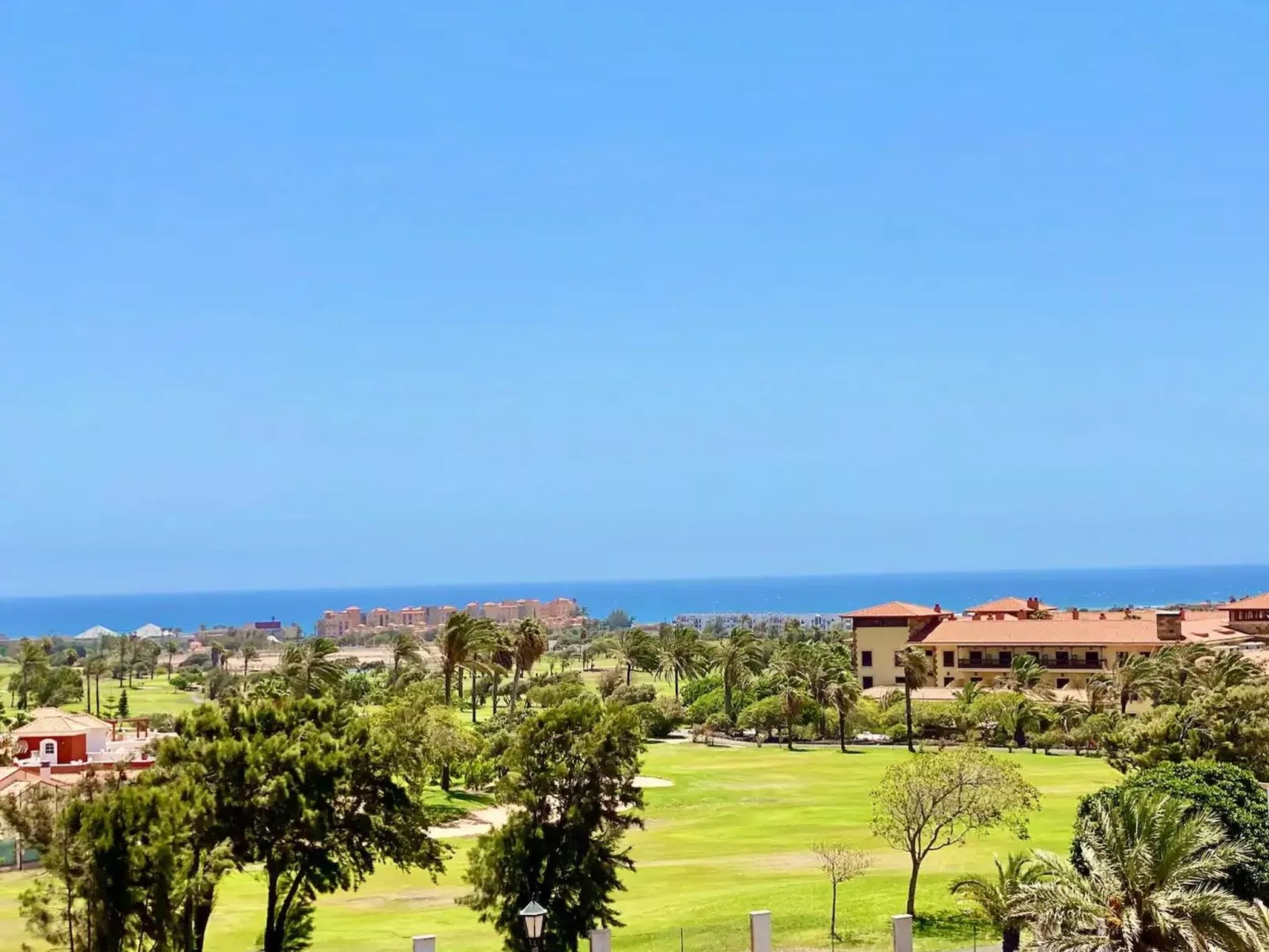 Private Terrasse, Schwimmbad, Parkplatz, Wi-Fi, TvSat-Buiten