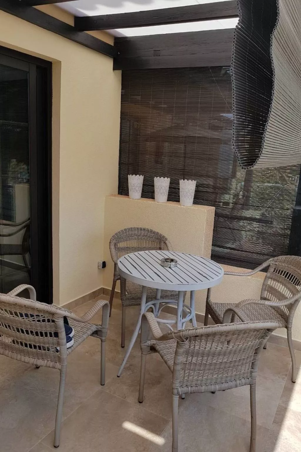 Komfortable Wohnung, Wifi, am Pool-Buiten