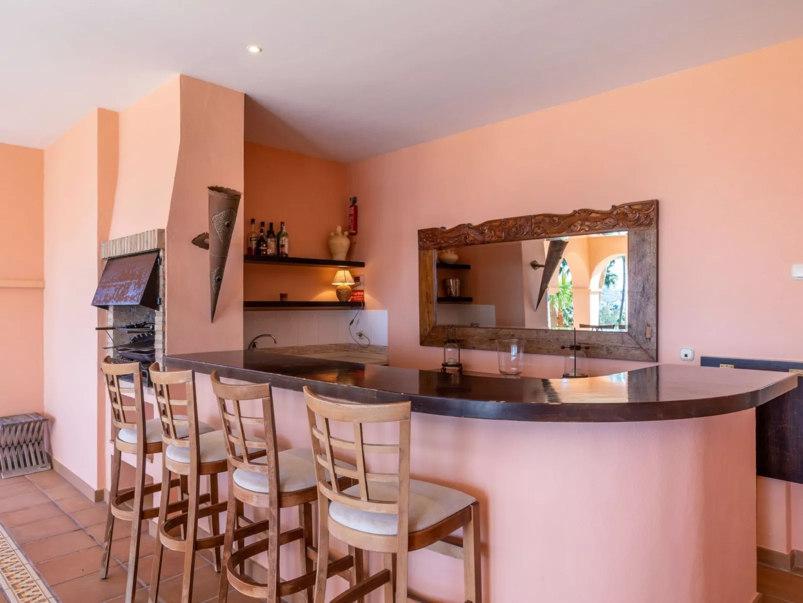 Luxuriöse Villa mit beheiztem Pool und Whirlpool-Binnen