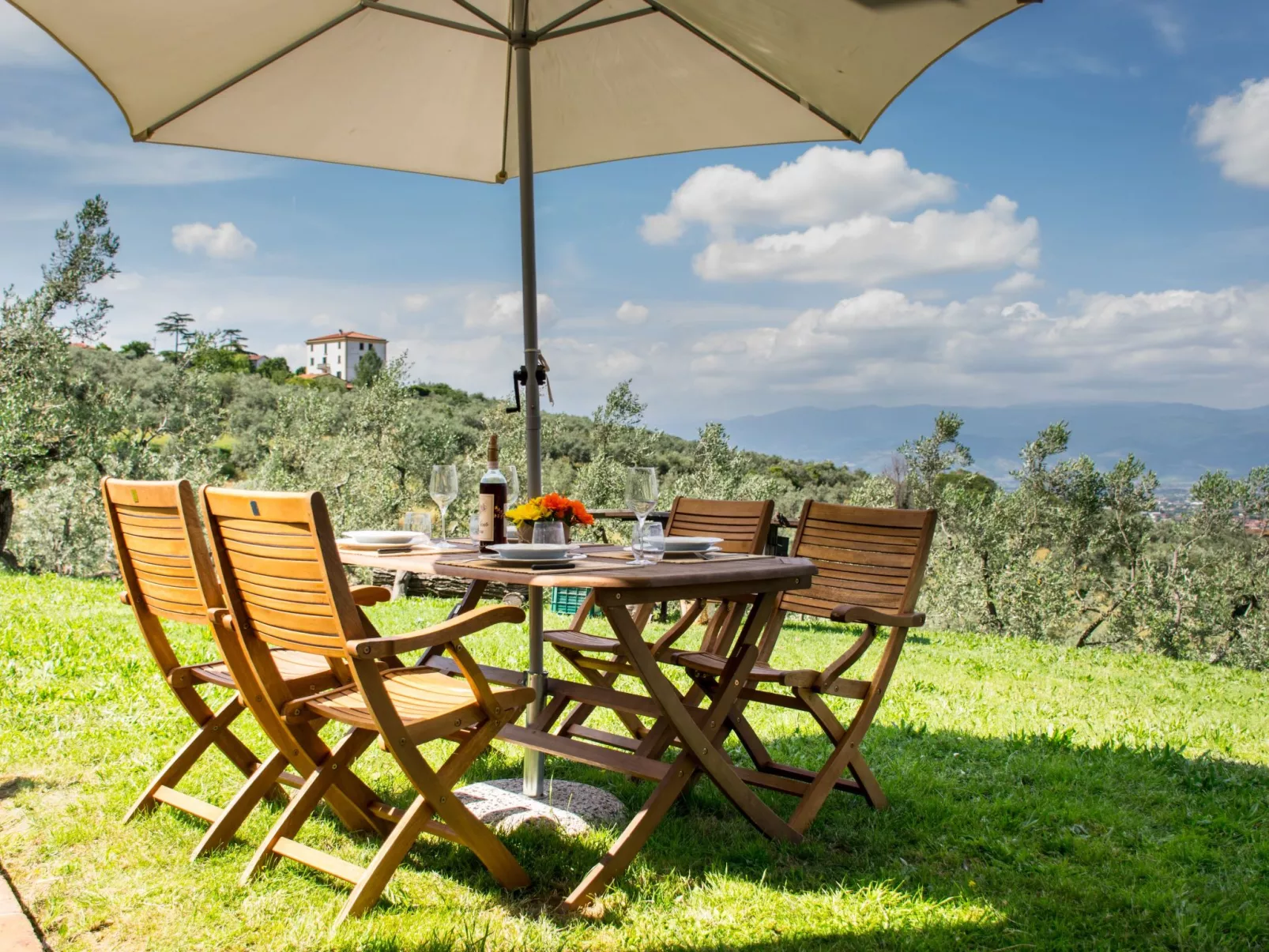 In Quarrata mit Großem Garten-Buiten