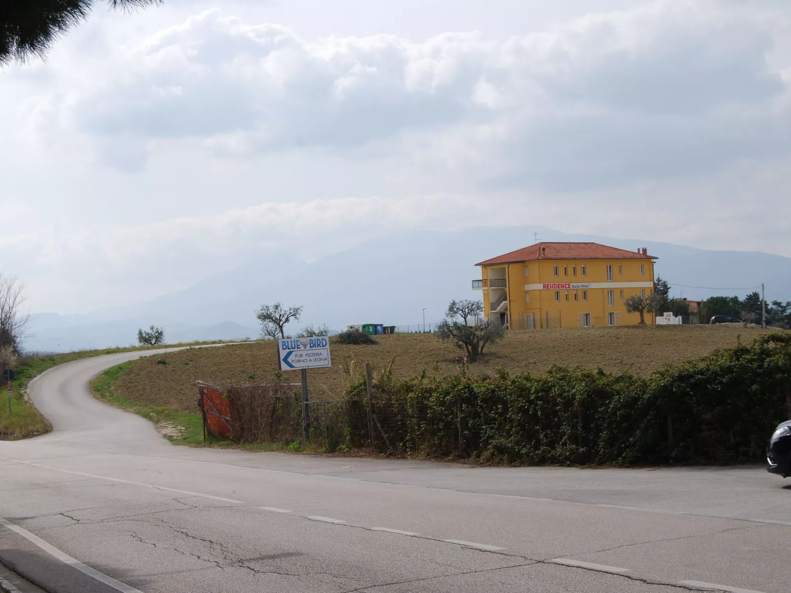 Residenz Borgo Offida mit großem Garten-Buiten