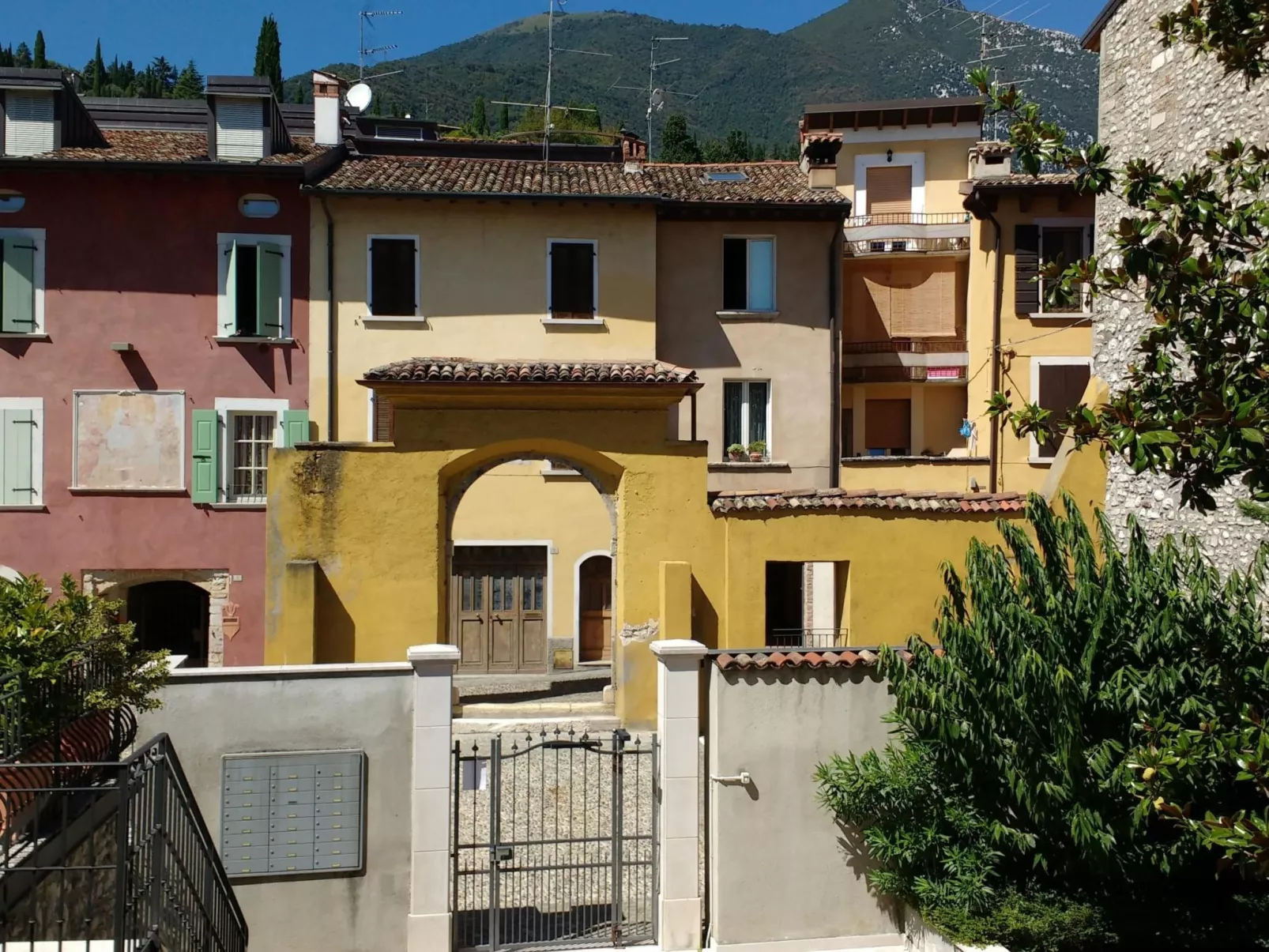 Stilvolle Wohnung in Toscolano Maderno-Image-tags.info