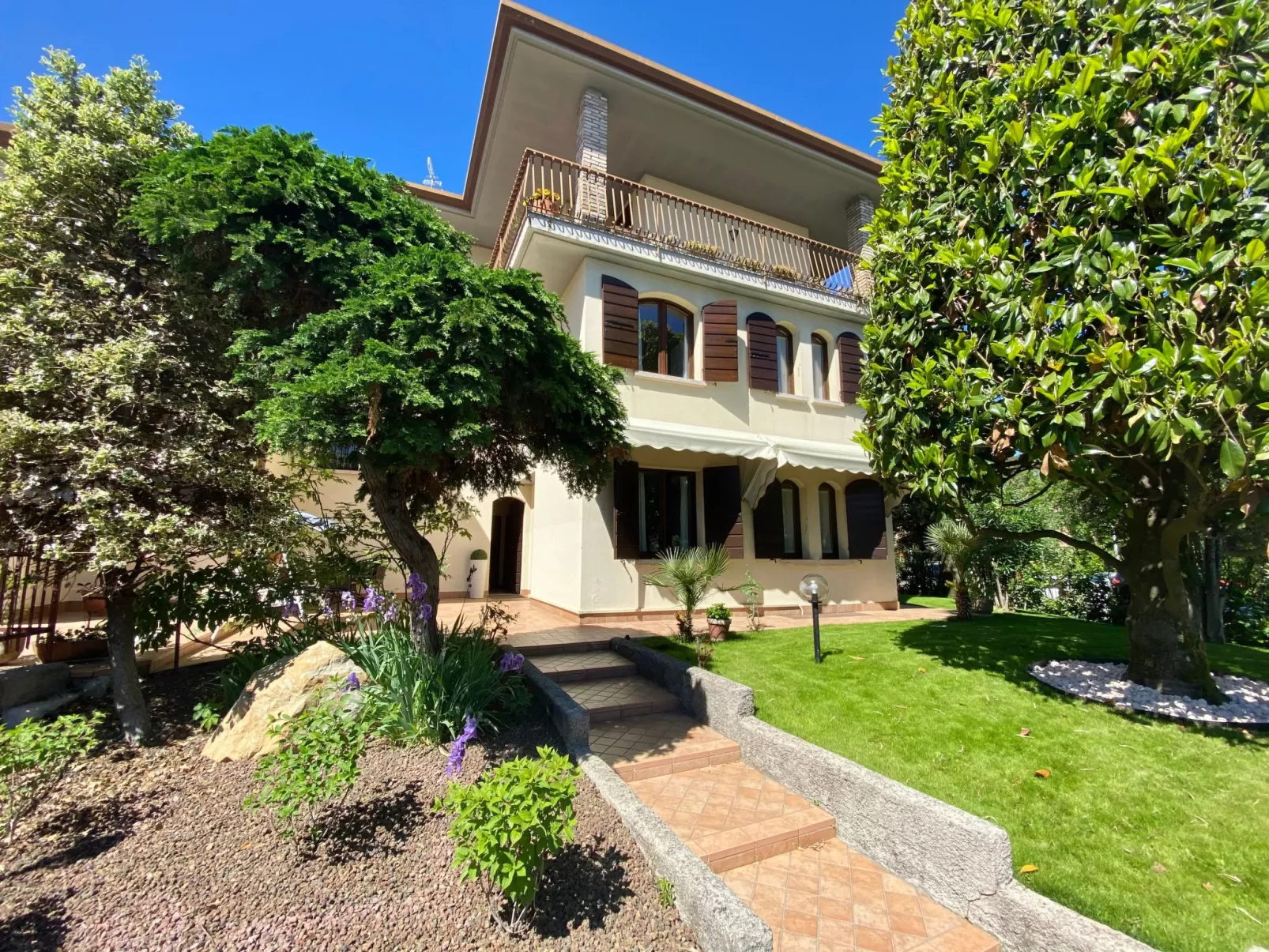 Gemütliche Drei-Zimmer-Wohnung mit Garten-Binnen