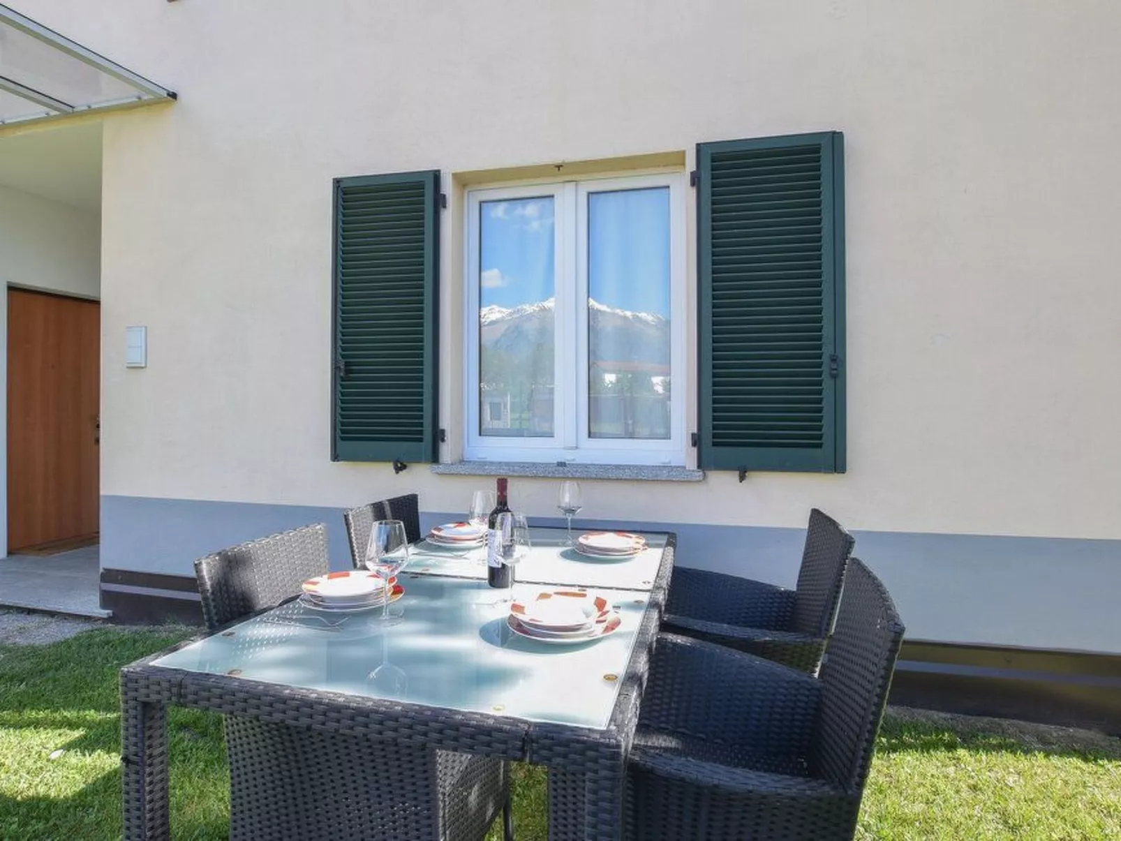 Angenehme Wohnung mit Garten und Pool-Buiten