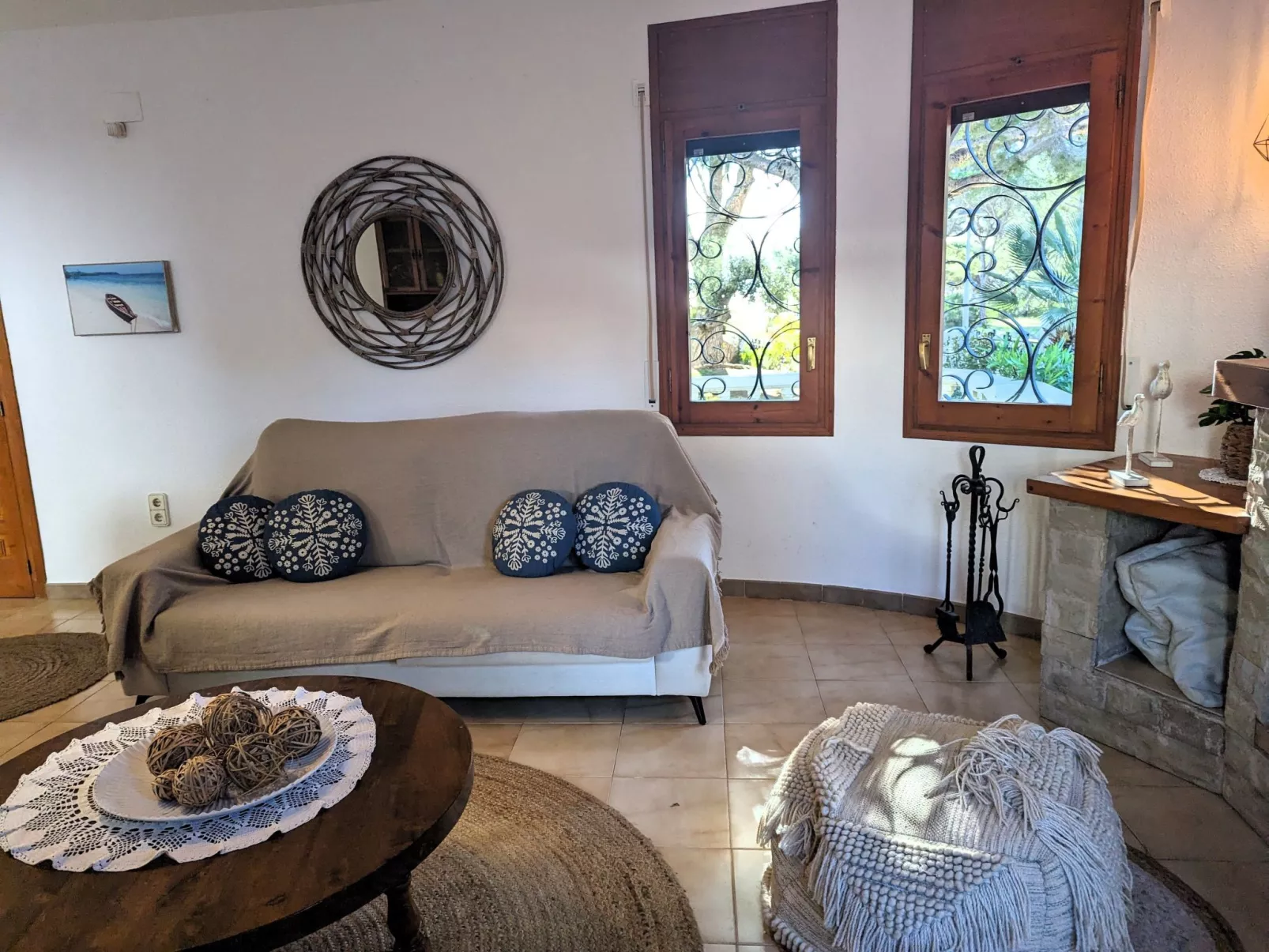 Villa mit einem Nebengebäude auf weitläufigem Garten in Strandnähe-Binnen