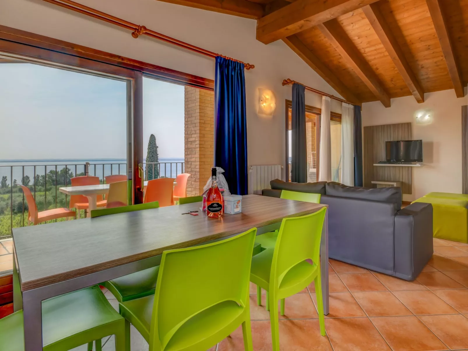 Wohnung in Moniga Del Garda mit Seeblick-Binnen