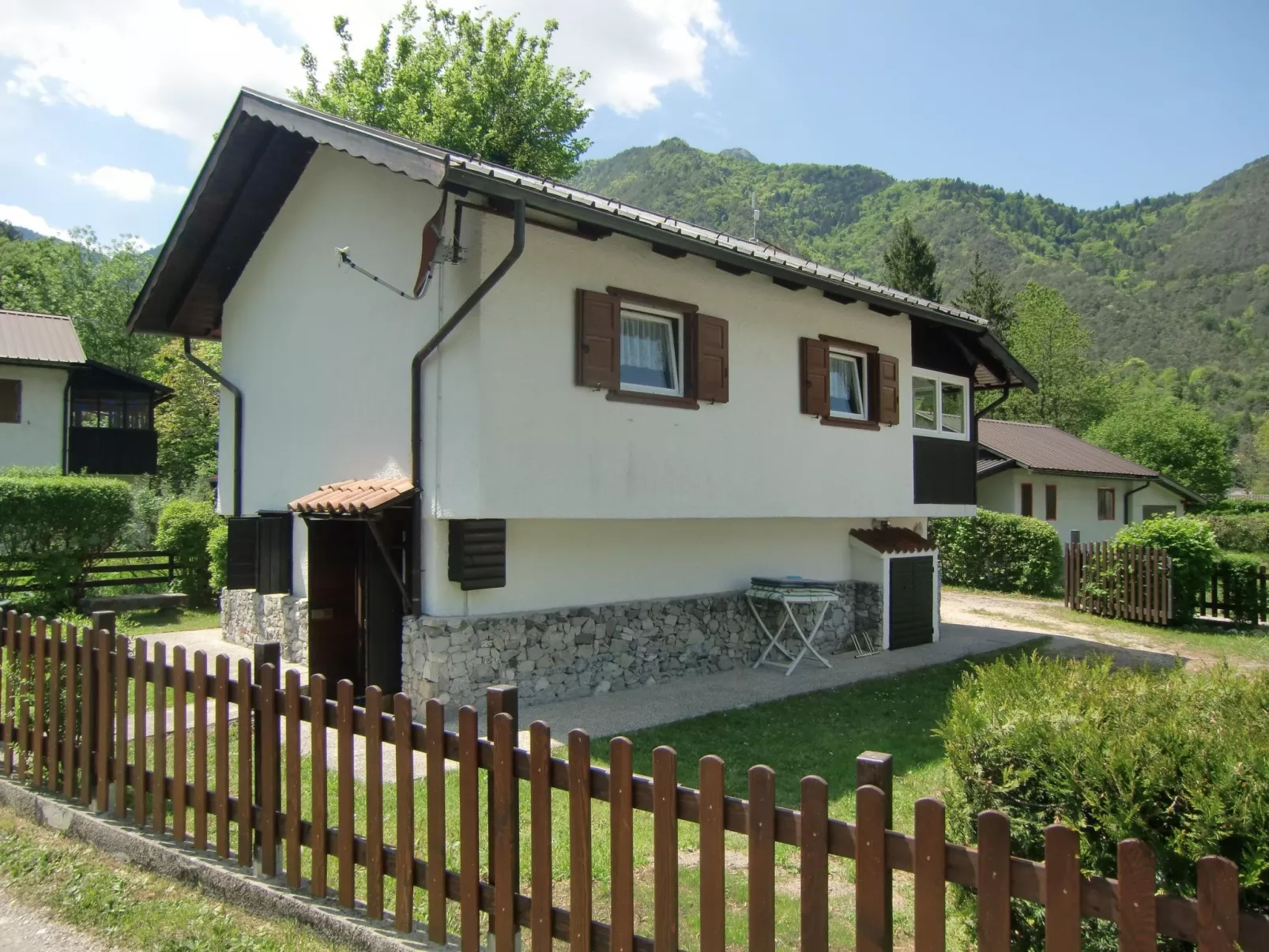 Freistehendes Haus mit eingezäuntem Privatgarten-Buiten