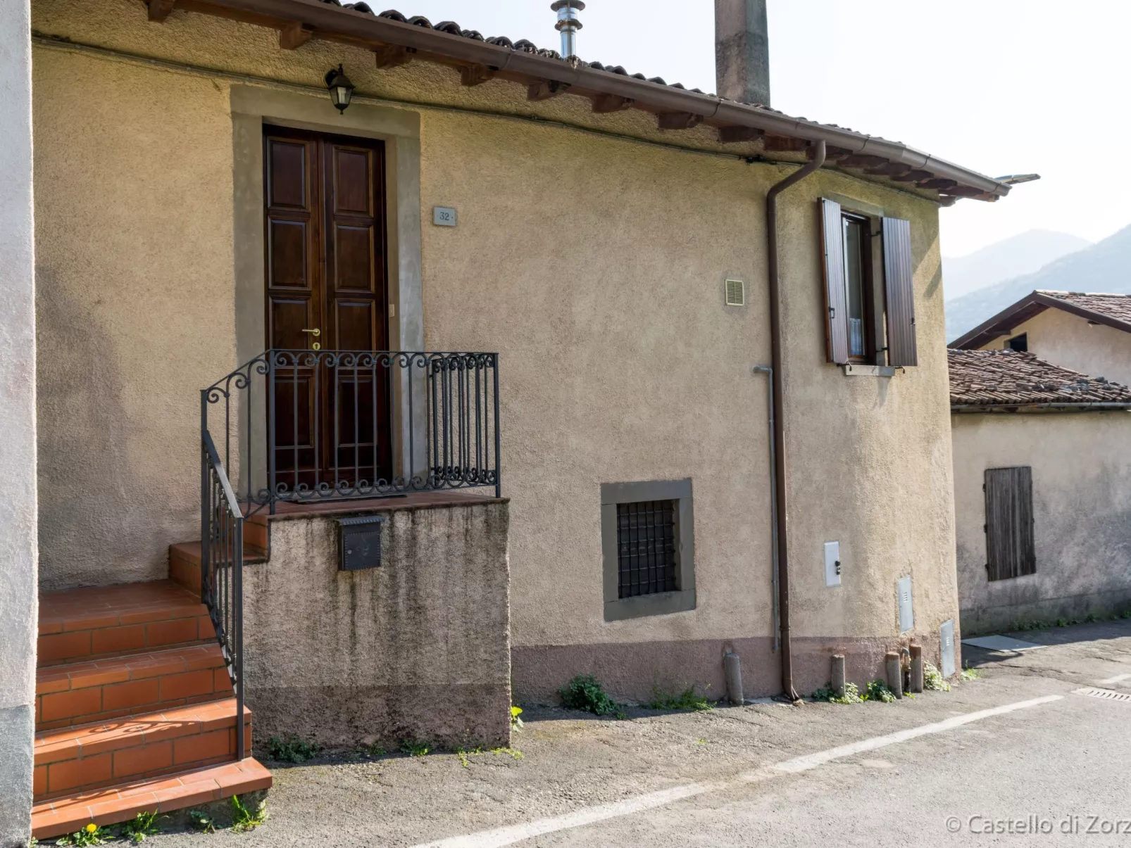 Historisches Haus mit Seeblick-Buiten