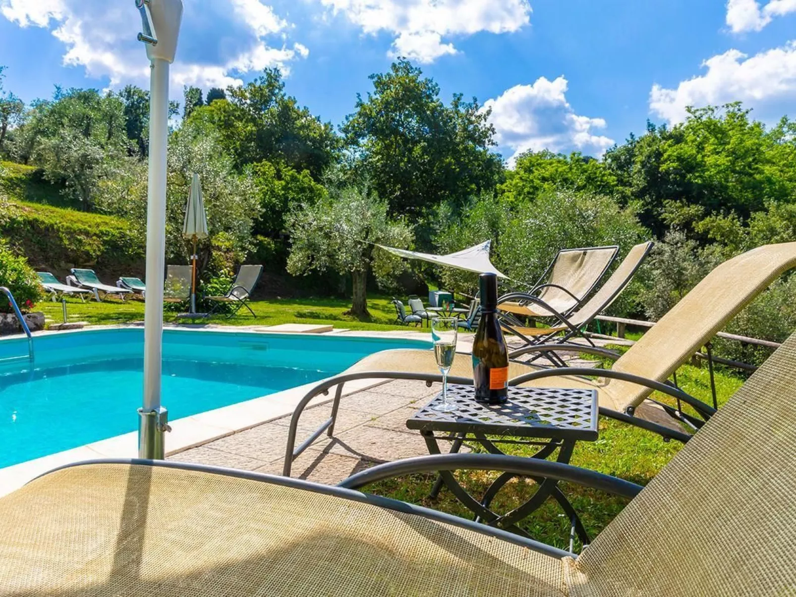 Wunderschöne Ferienwohnung in Monte San Savino mit gemeinschaftlichem Pool, Gar-Buiten