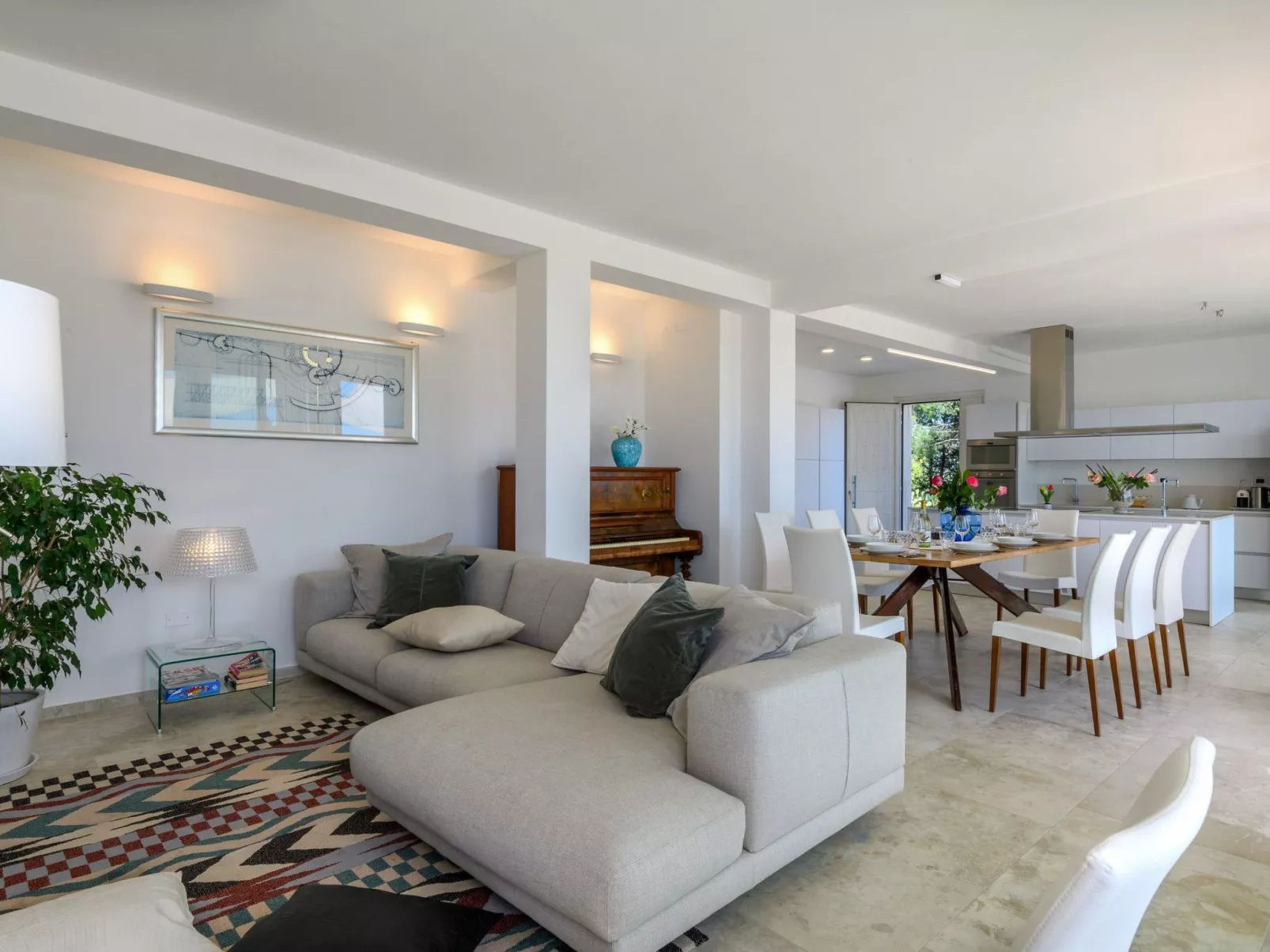 Villa Montefalcone, Außen- und Innenpool-Binnen