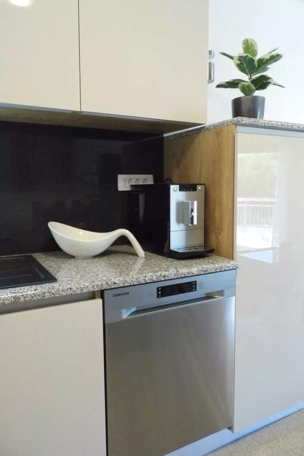 Neue und moderne, voll ausgestattete Wohnung-Binnen