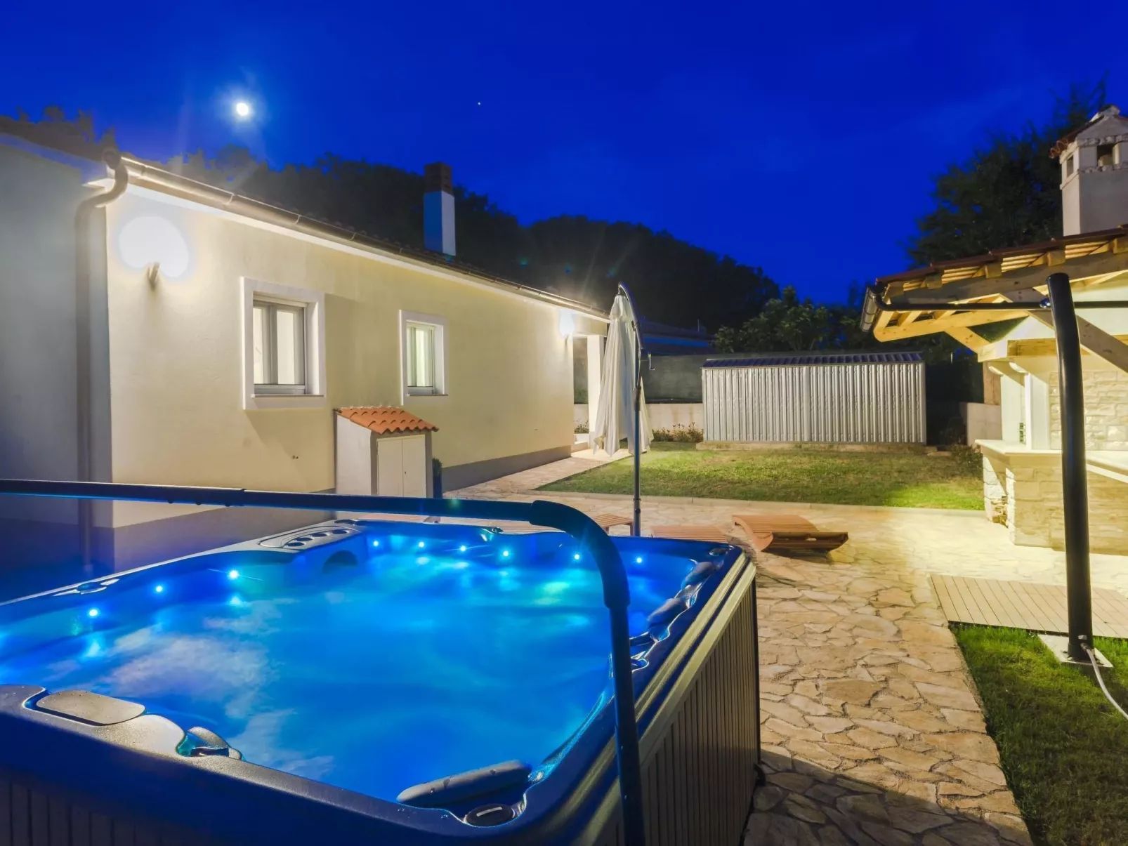 In Vintijan mit Großem Whirlpool-Image-tags.info