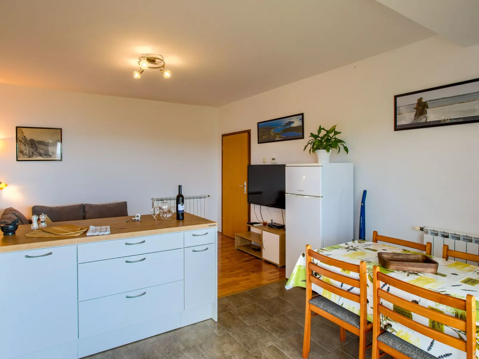 Schöne Wohnung in Medulin mit Möbliertem Balkon-Binnen