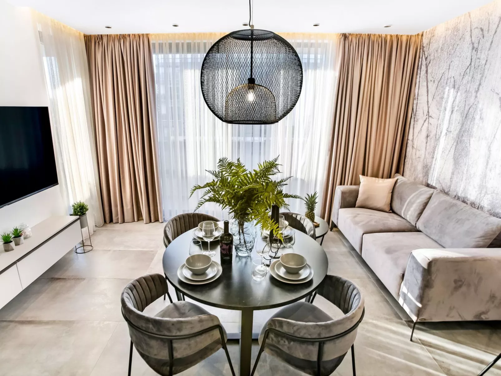 Fly Room - A1-Binnen