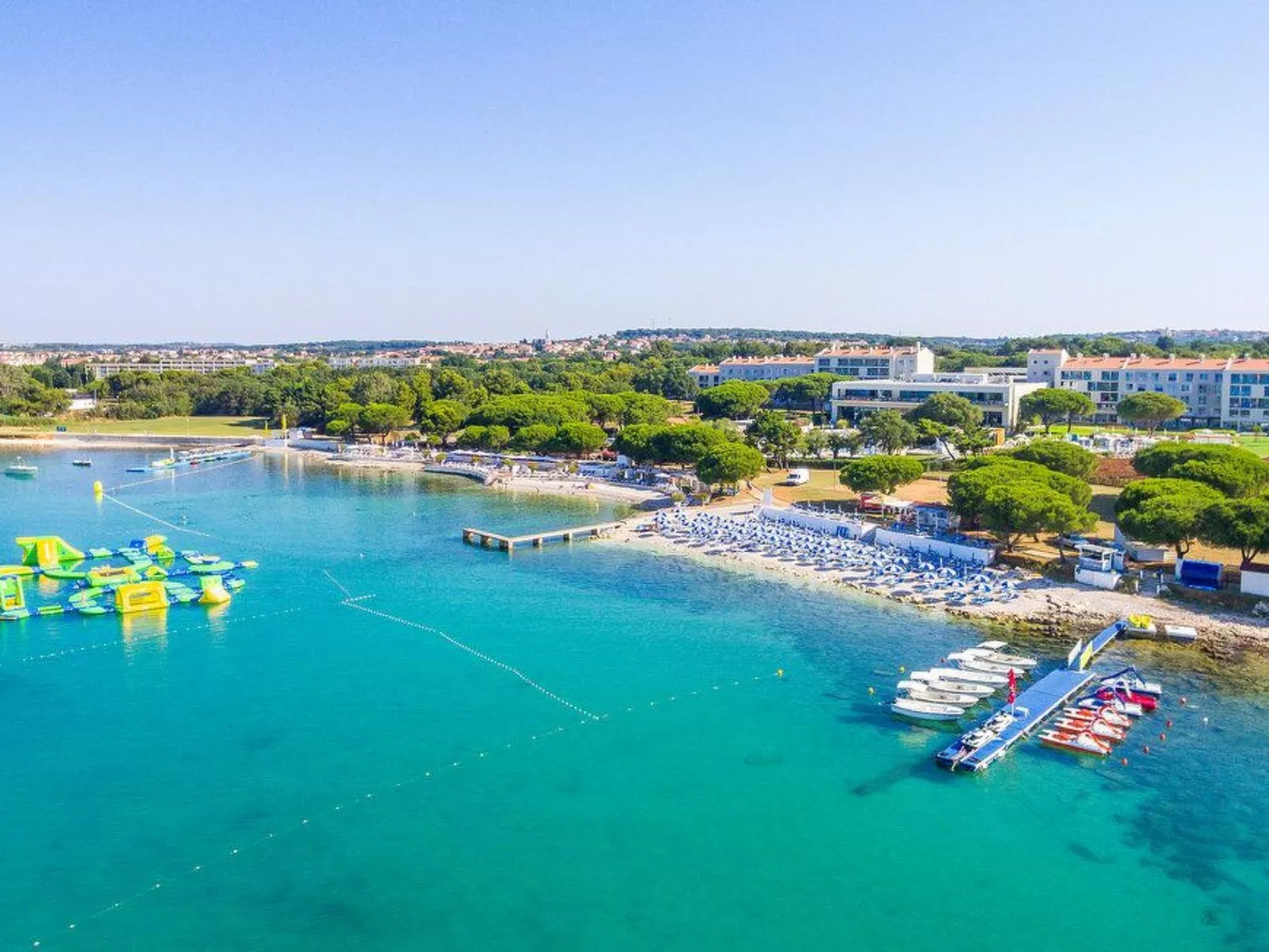 Geräumige Wohnung in Medulin mit privatem Parkplatz-Buiten