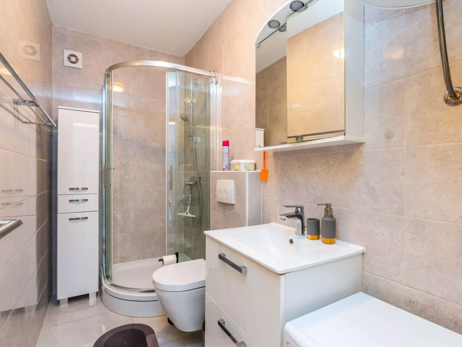 "Emira Mukalba" mit Terrasse-Binnen