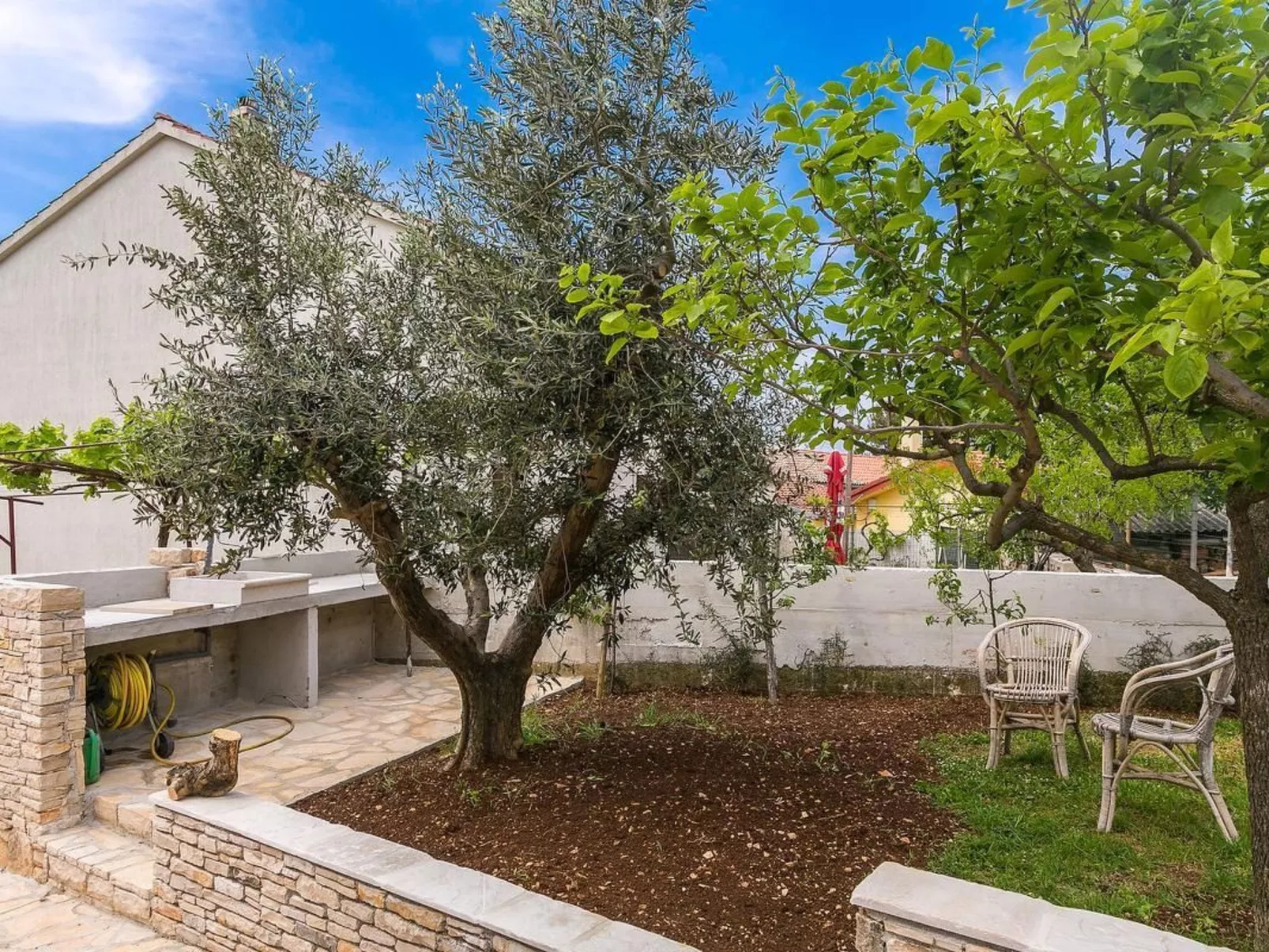 "Elvira" mit Terrasse-Buiten