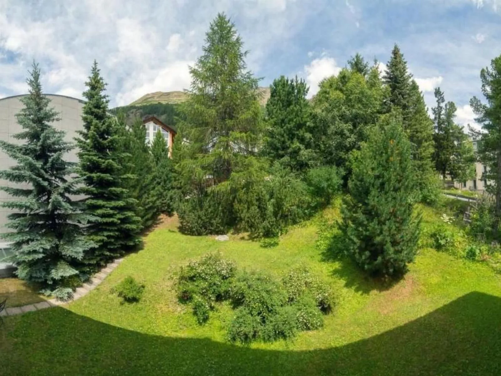 Chesa il purtretin - Buiten