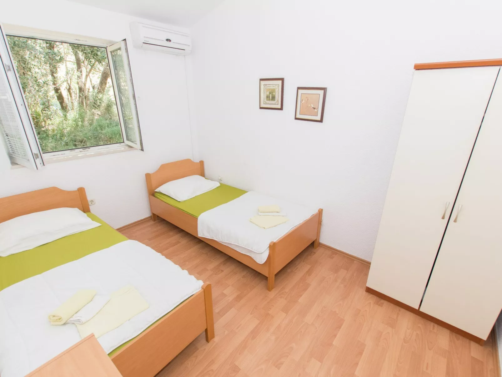 Ozzi mit privatem Pool-Image-tags.info