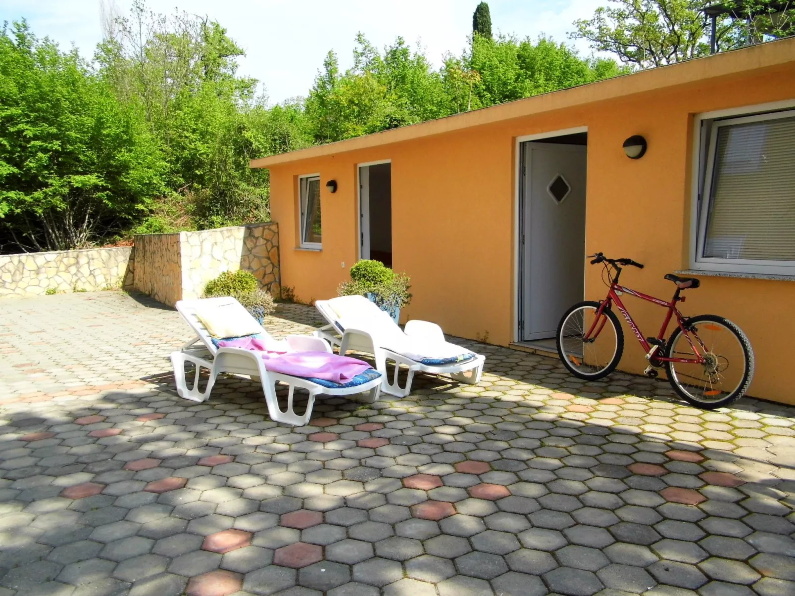 Schöne, komfortable und voll ausgestattete Wohnung-Buiten