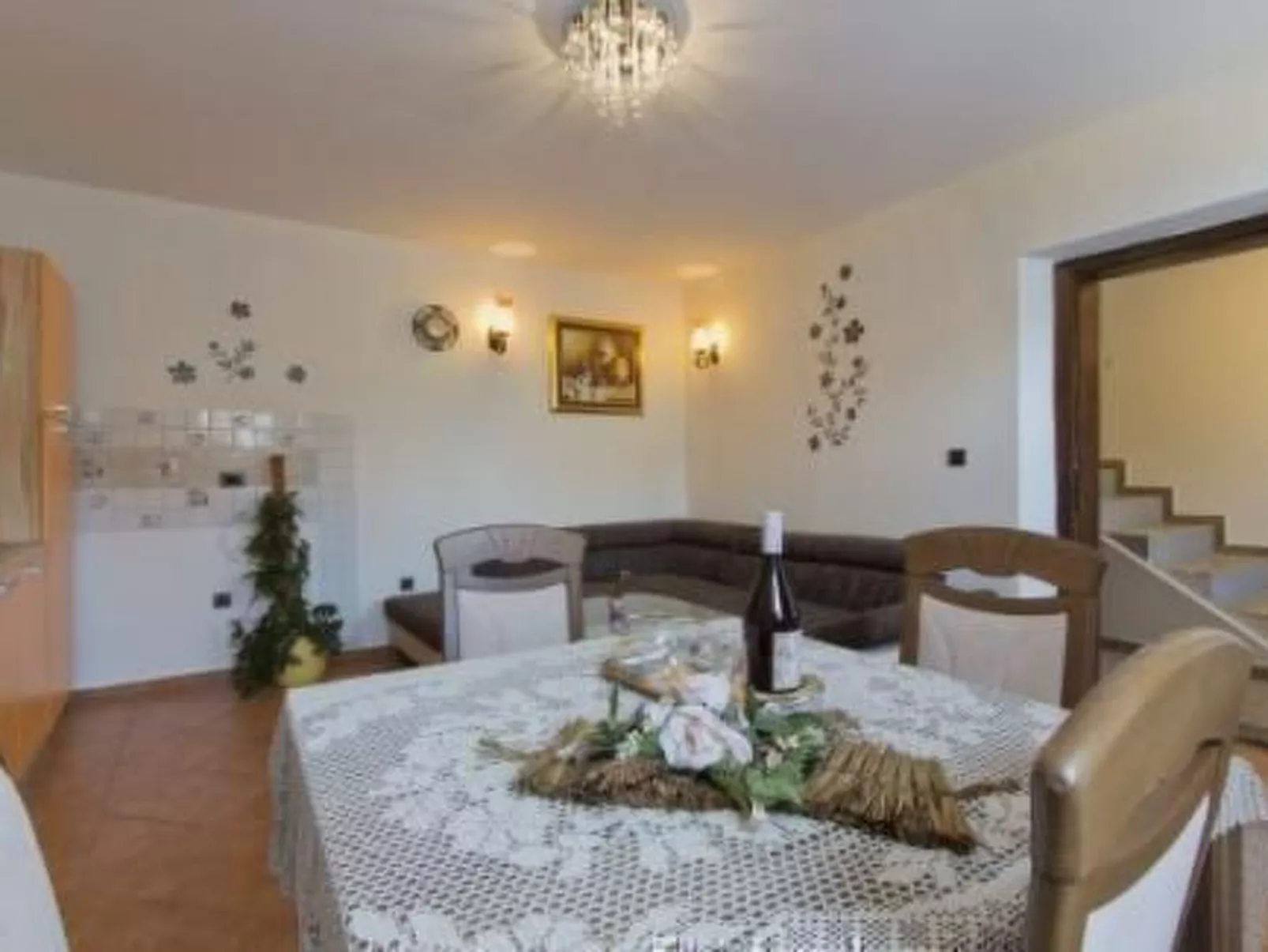 Geräumige Duplexwohnung mit Terrasse und Pool-Binnen