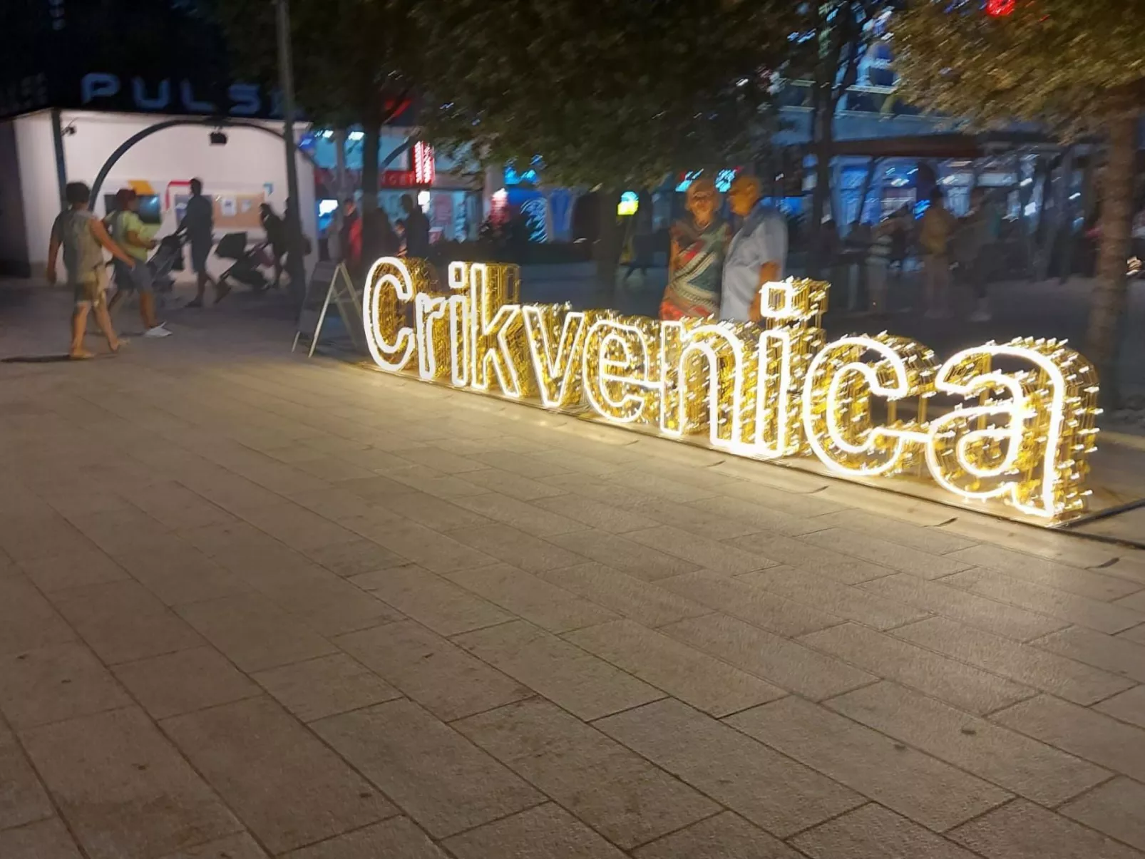 Modernes Apartment in Crikvenica mit Gemeinschaftspool-Buiten