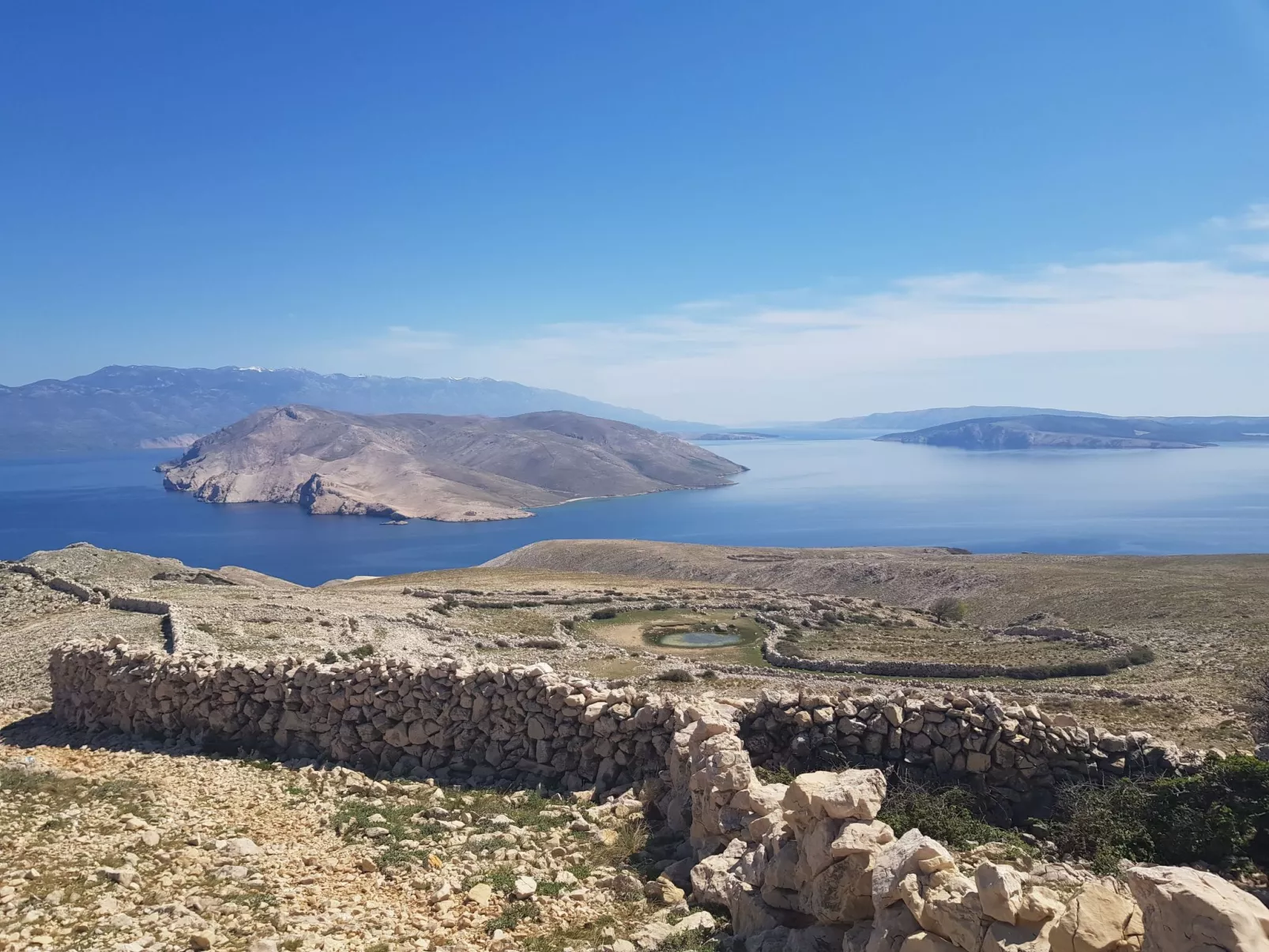 Appartement in Baška mit Grill - Buiten