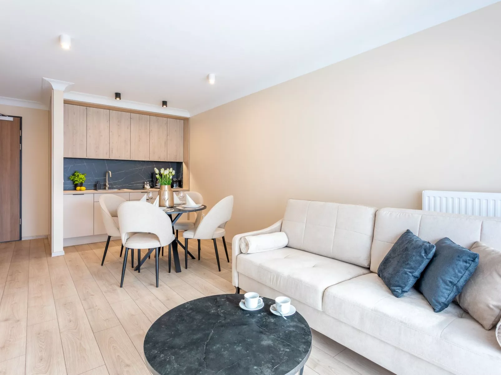 In den Sun Towers am Meer-Image-tags.info