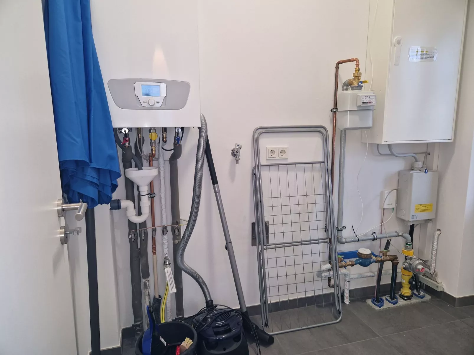 G28 Eingezäuntes Ferienhaus mit Infrarotkabine-Binnen