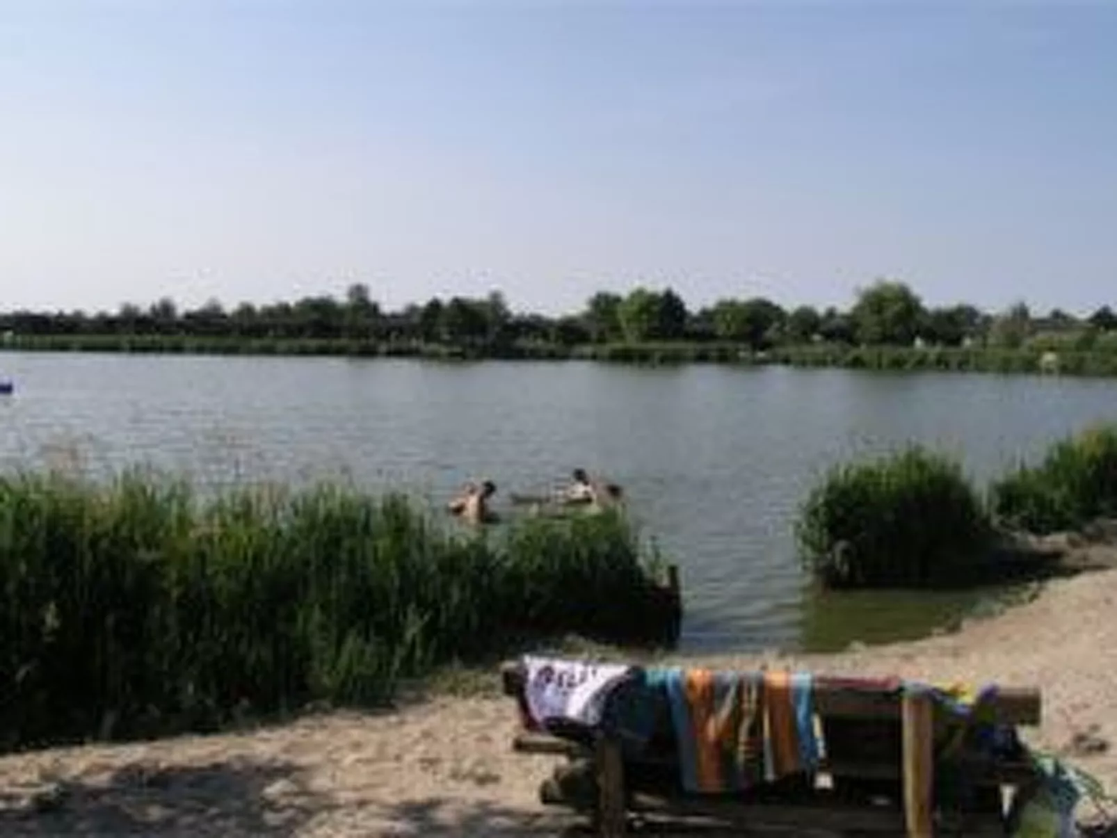 J10 Eingefriedetes Ferienhaus in Eckwarderhörne - Buiten