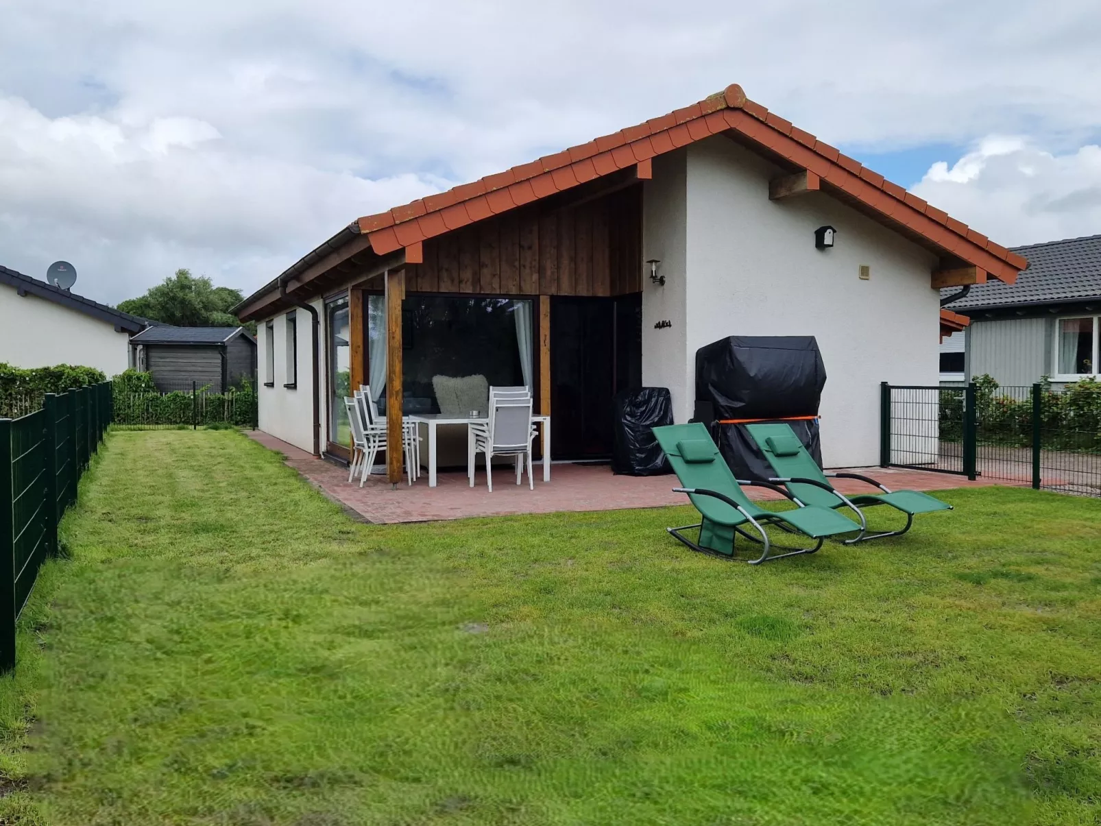 M1 Ferienhaus mit Garten, Terrasse und Carport-Binnen