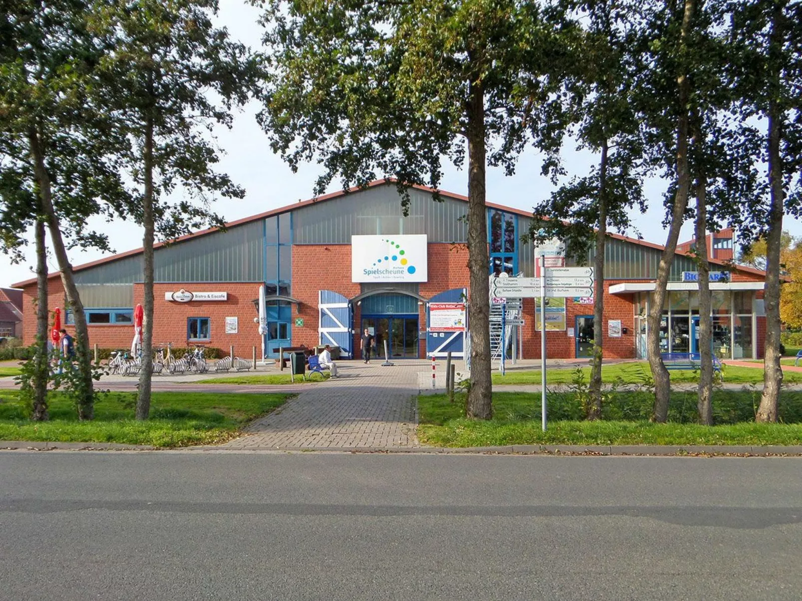 In Burhave mit Großer Terrasse-Buiten