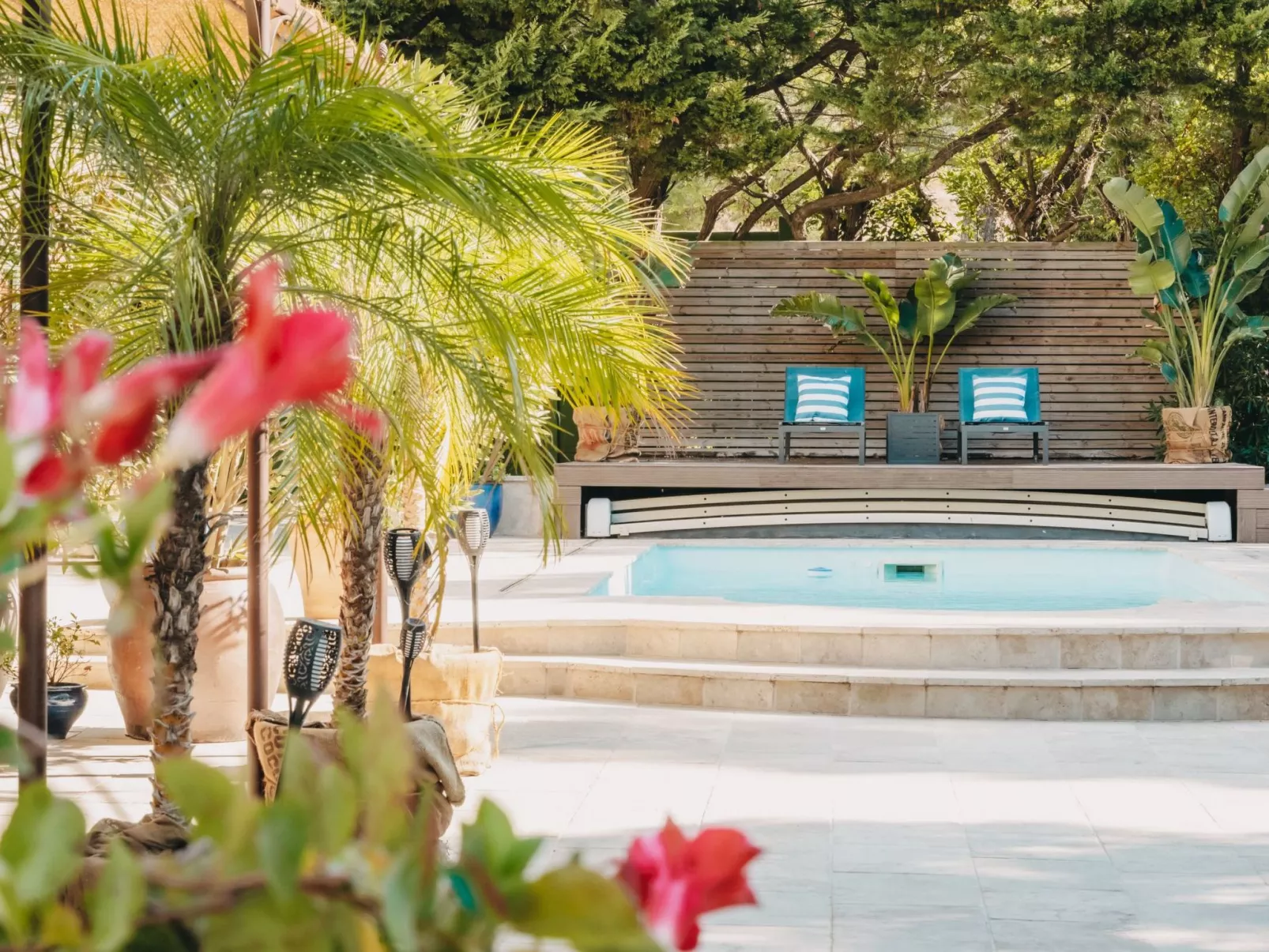 Charmante Ferienwohnung mit Terrasse und Pool-Buiten