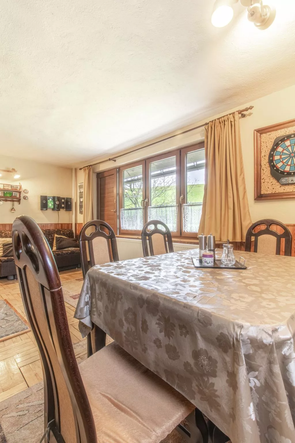 Chalet "Chestnut cottage" in den Bergen.-Binnen