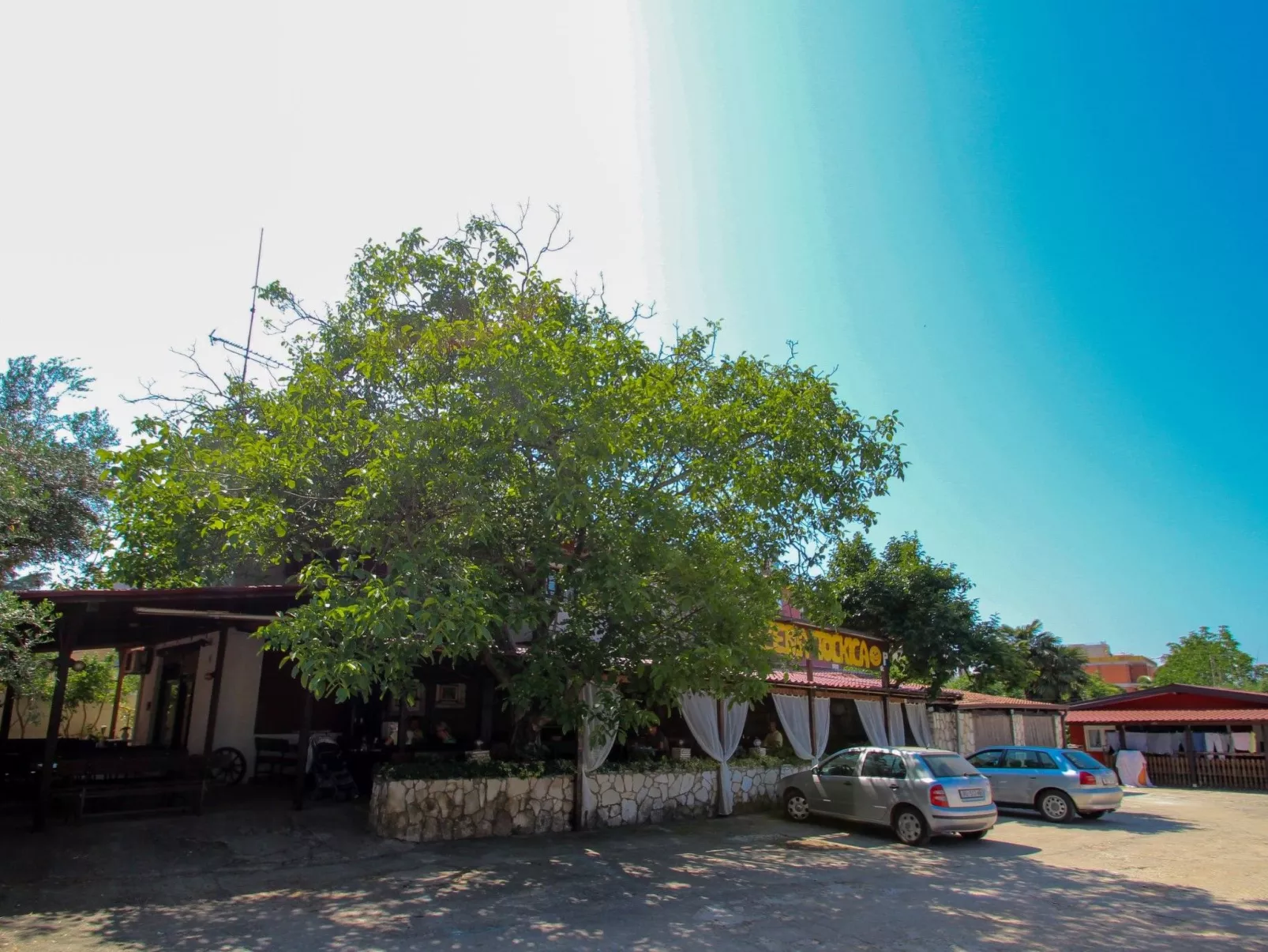 Wohnung "Lana" mit Terrasse-Buiten
