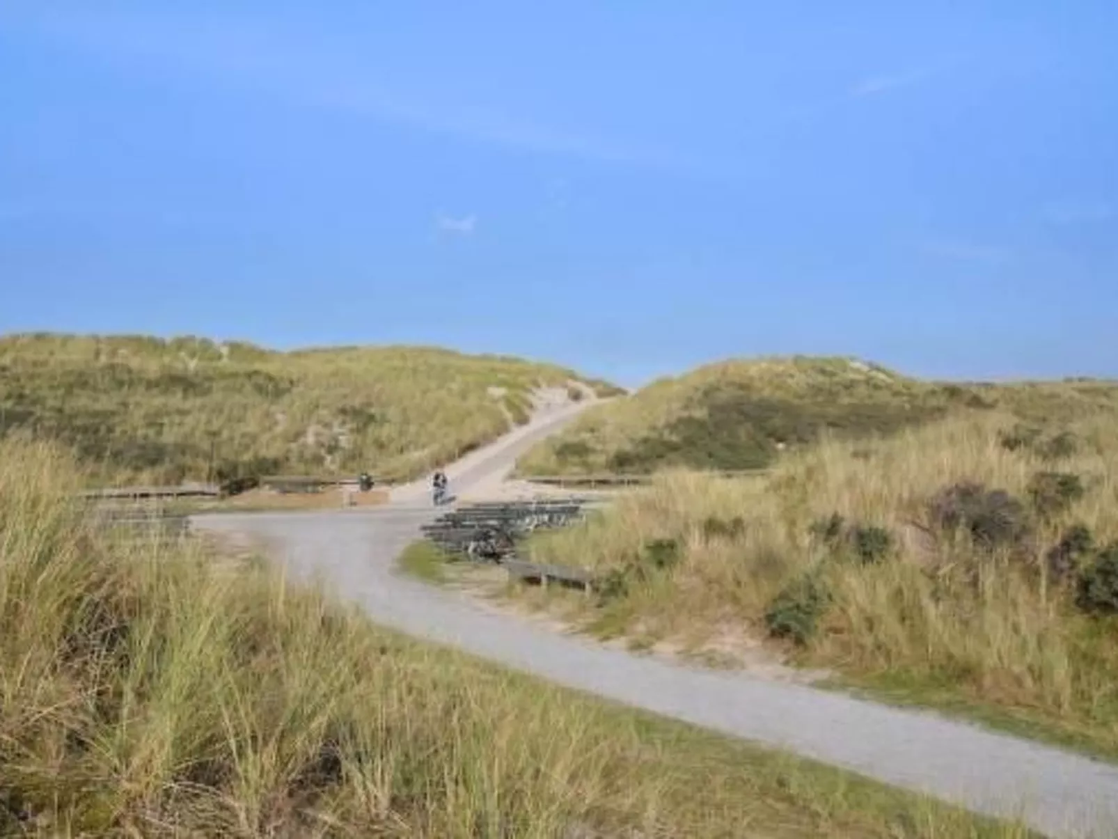 Strandnahes Chalet mit überdachter Veranda-Buiten