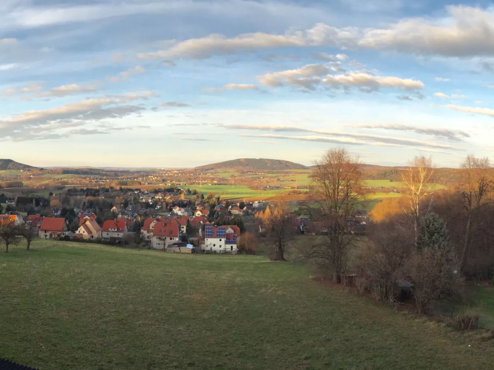 Helle und moderne Ferienwohnung mit Terrasse-Buiten