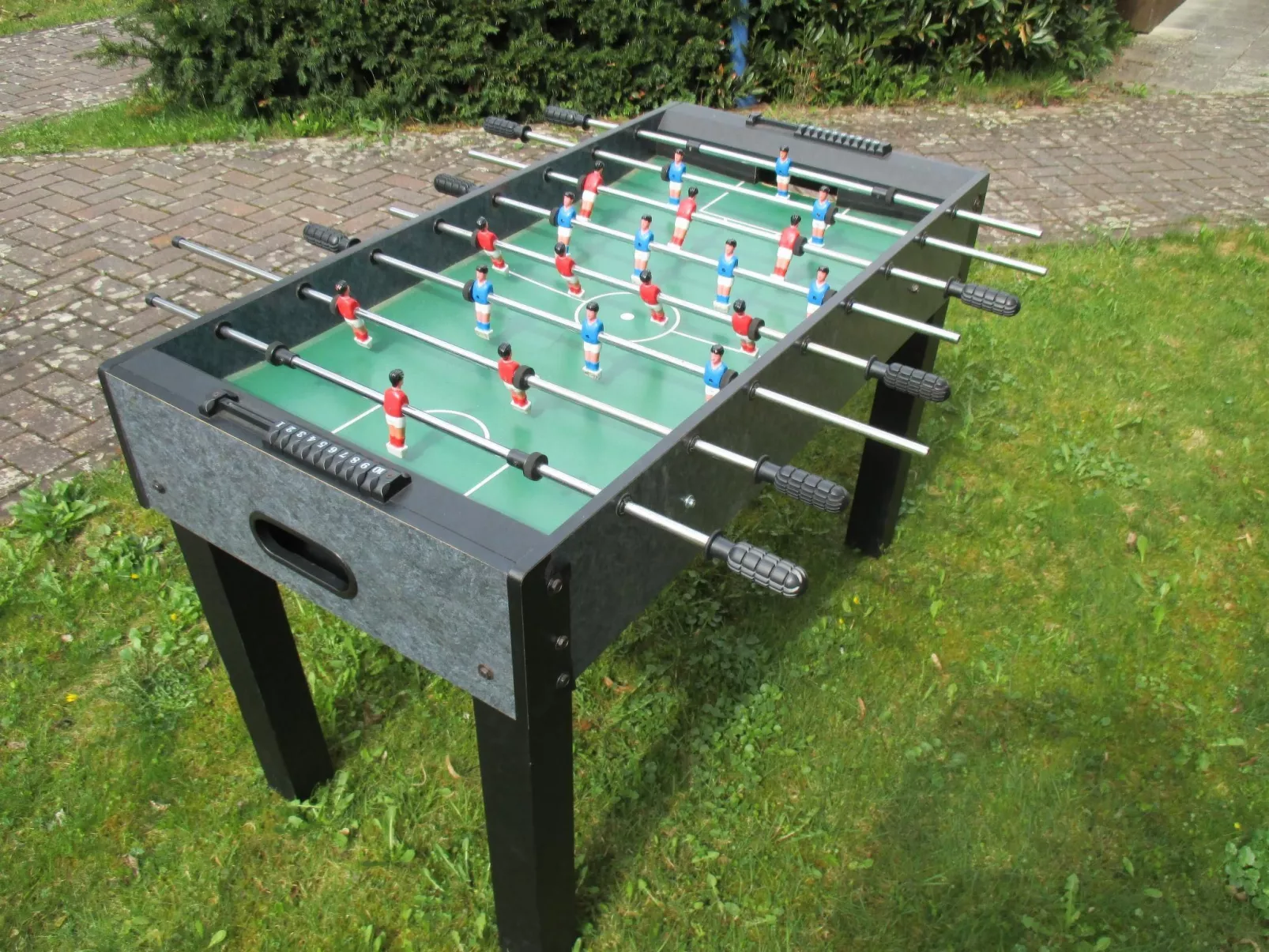 Haus mit Spielwiese-Image-tags.info